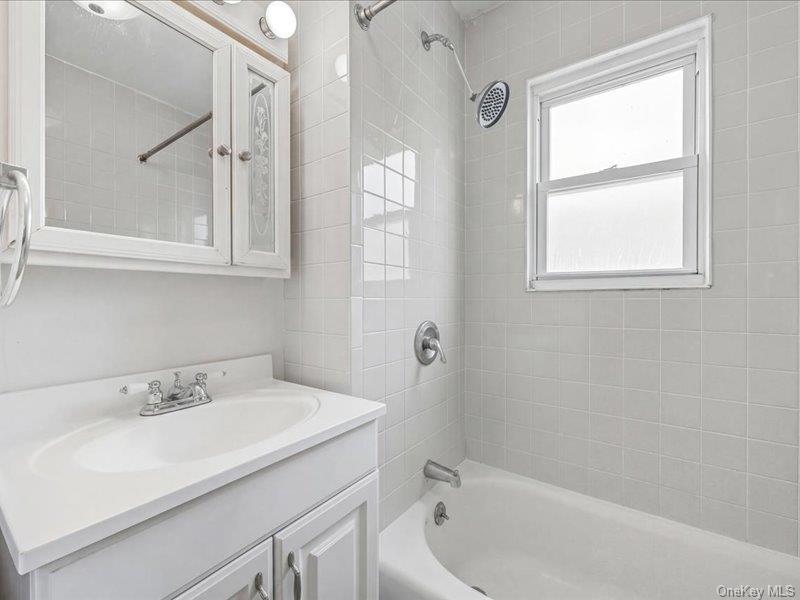 Single Family Glennon  Bronx, NY 10465, MLS-979367-12