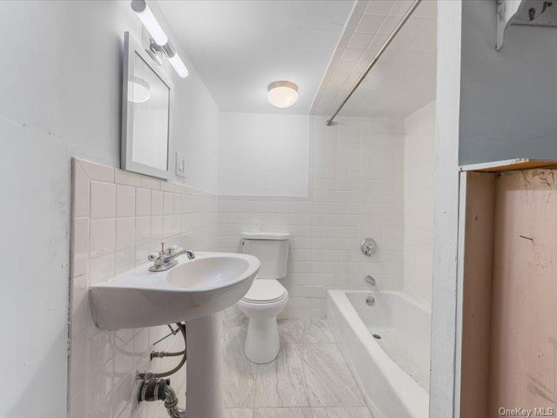 Single Family Glennon  Bronx, NY 10465, MLS-979367-17