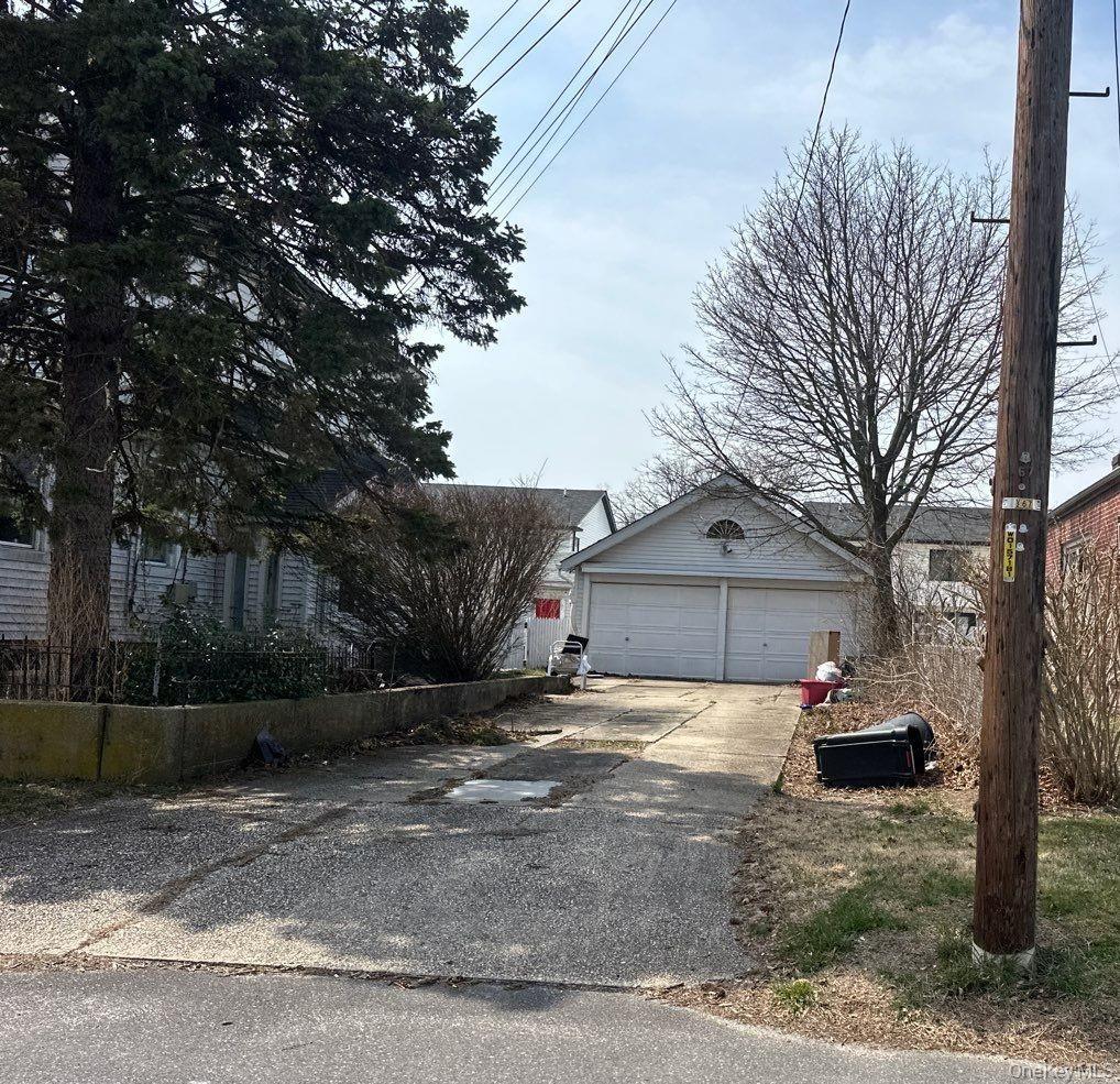 Single Family 7th  Suffolk County, NY 11757, MLS-979391-4