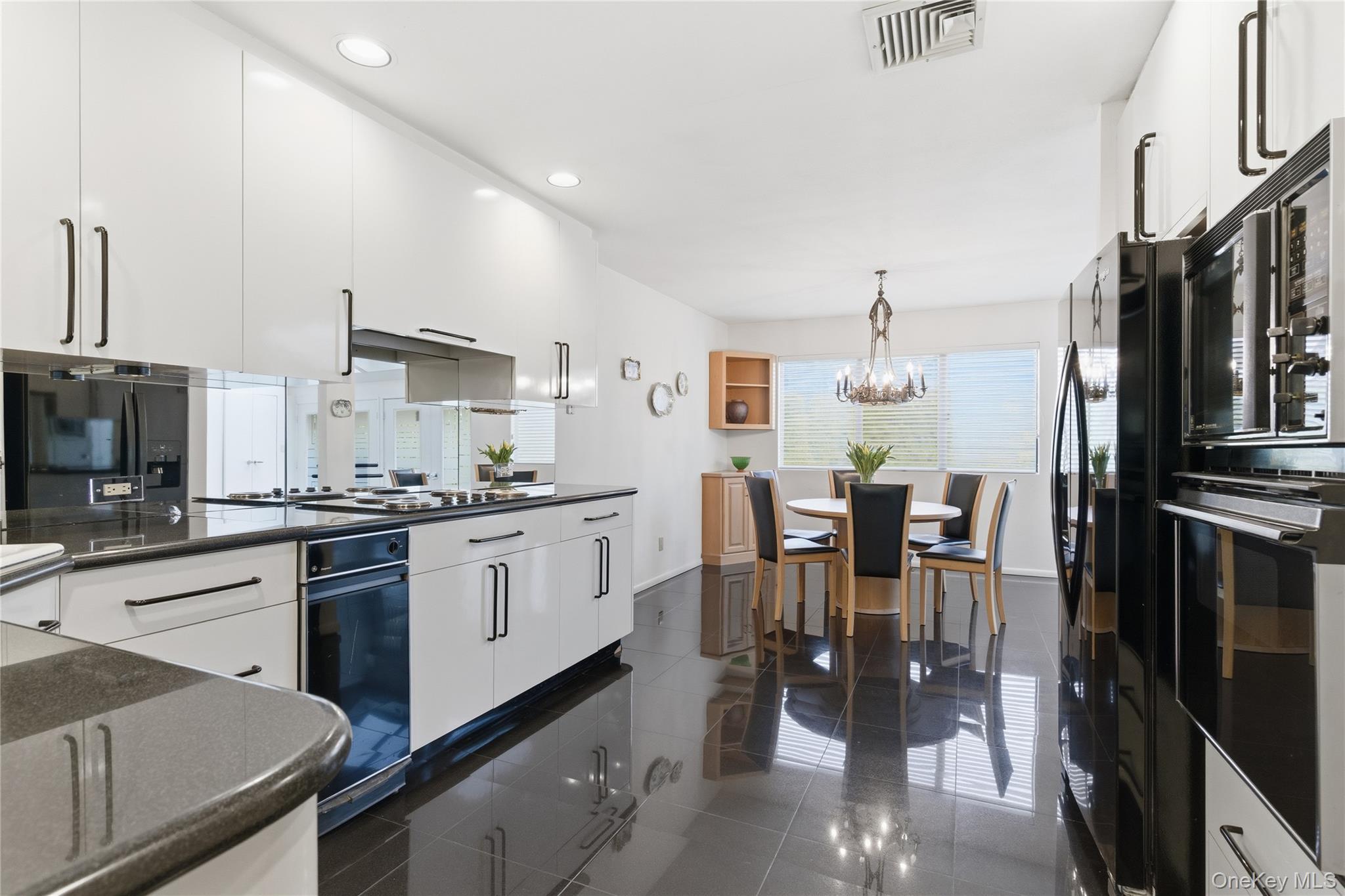 Condo Yale  Nassau County, NY 11030, MLS-979450-10