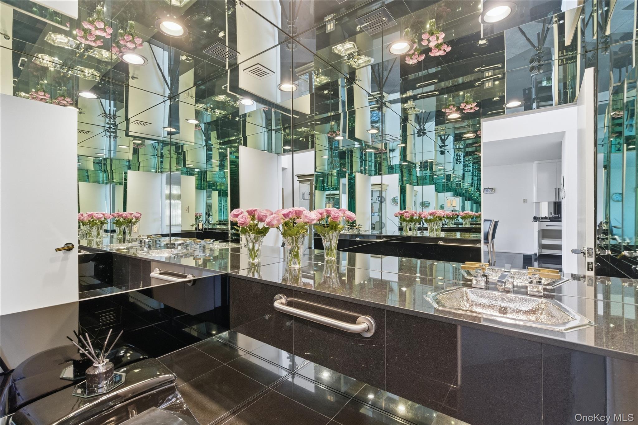 Condo Yale  Nassau County, NY 11030, MLS-979450-11