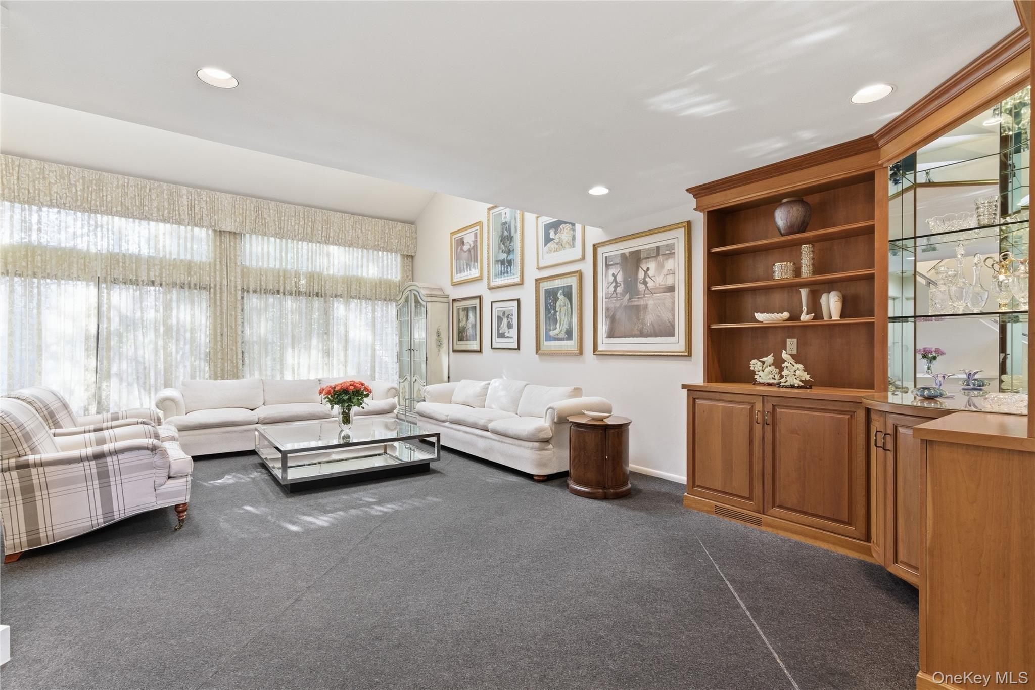 Condo Yale  Nassau County, NY 11030, MLS-979450-18