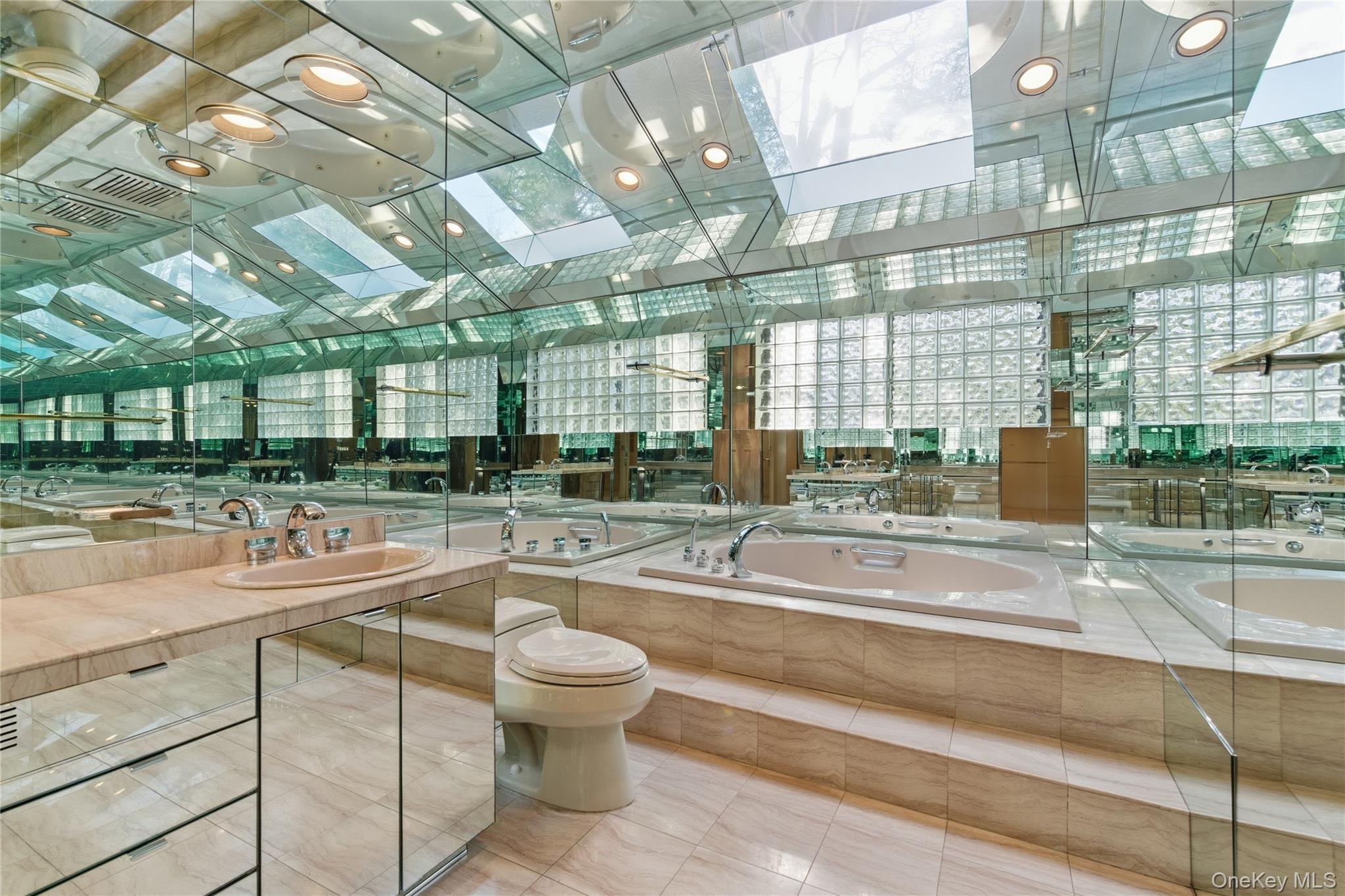 Condo Yale  Nassau County, NY 11030, MLS-979450-23