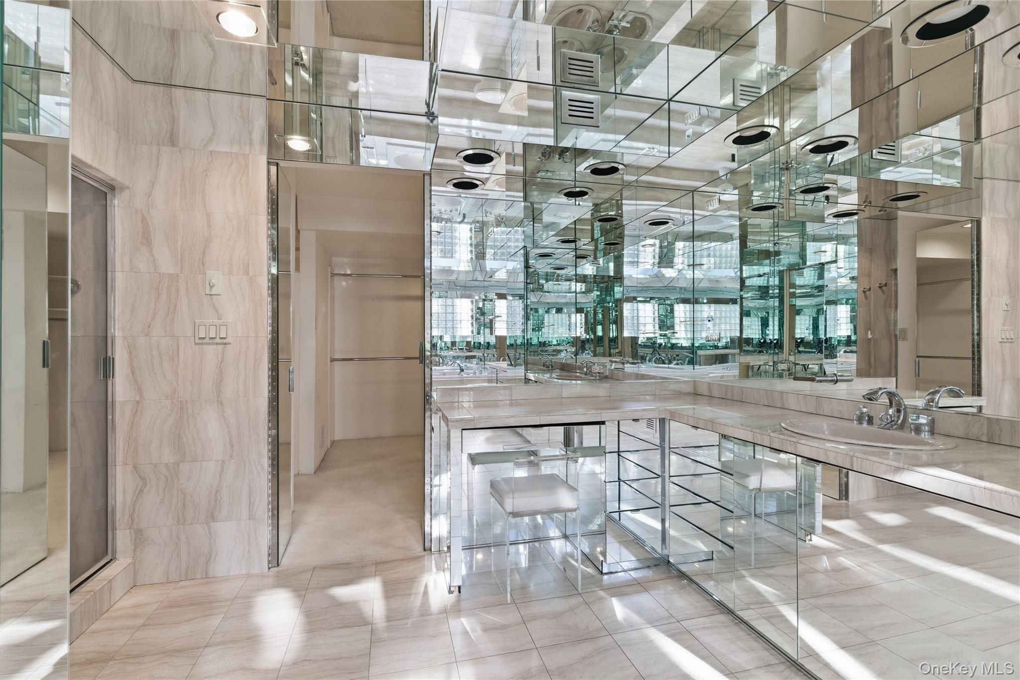 Condo Yale  Nassau County, NY 11030, MLS-979450-24