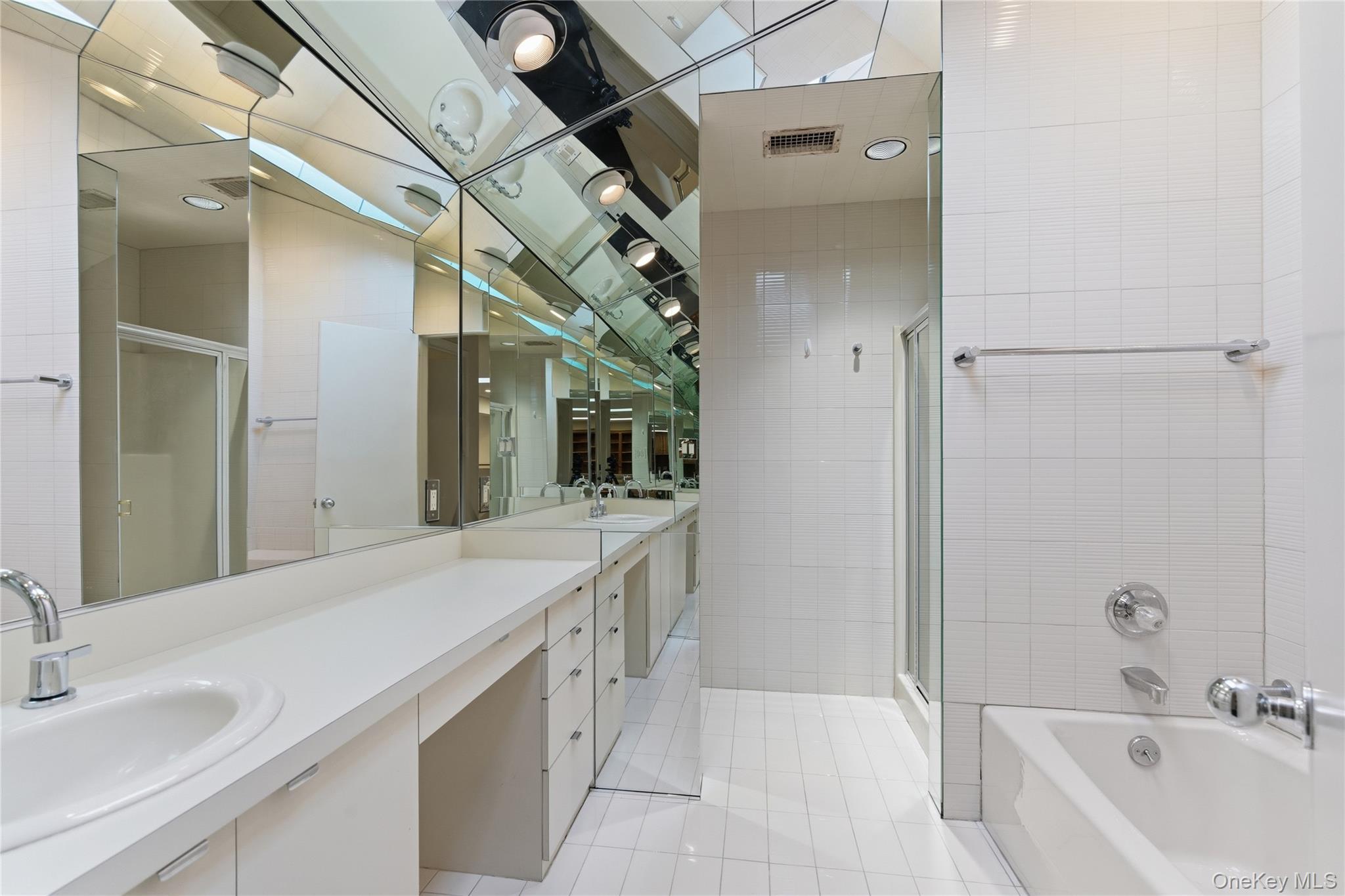 Condo Yale  Nassau County, NY 11030, MLS-979450-36