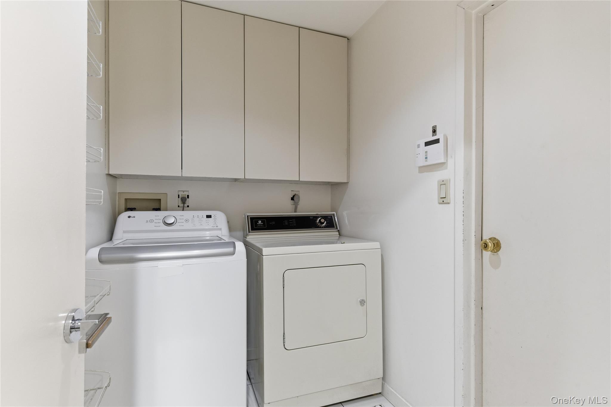 Condo Yale  Nassau County, NY 11030, MLS-979450-37