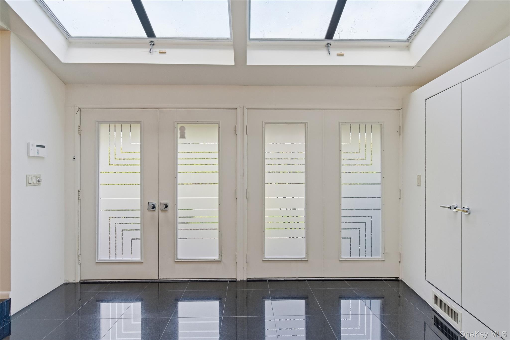 Condo Yale  Nassau County, NY 11030, MLS-979450-4