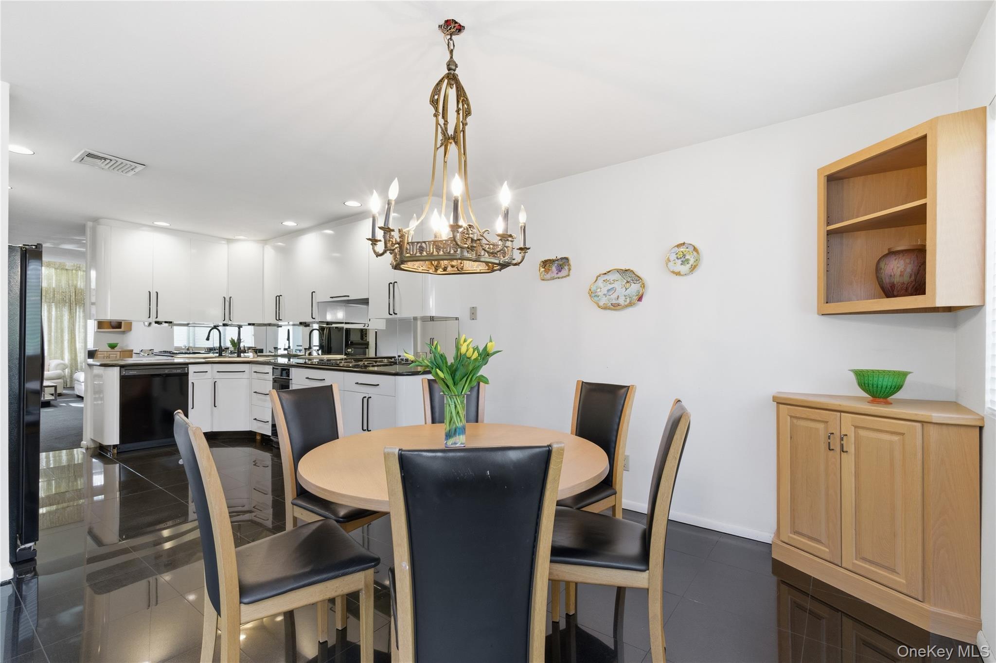 Condo Yale  Nassau County, NY 11030, MLS-979450-8