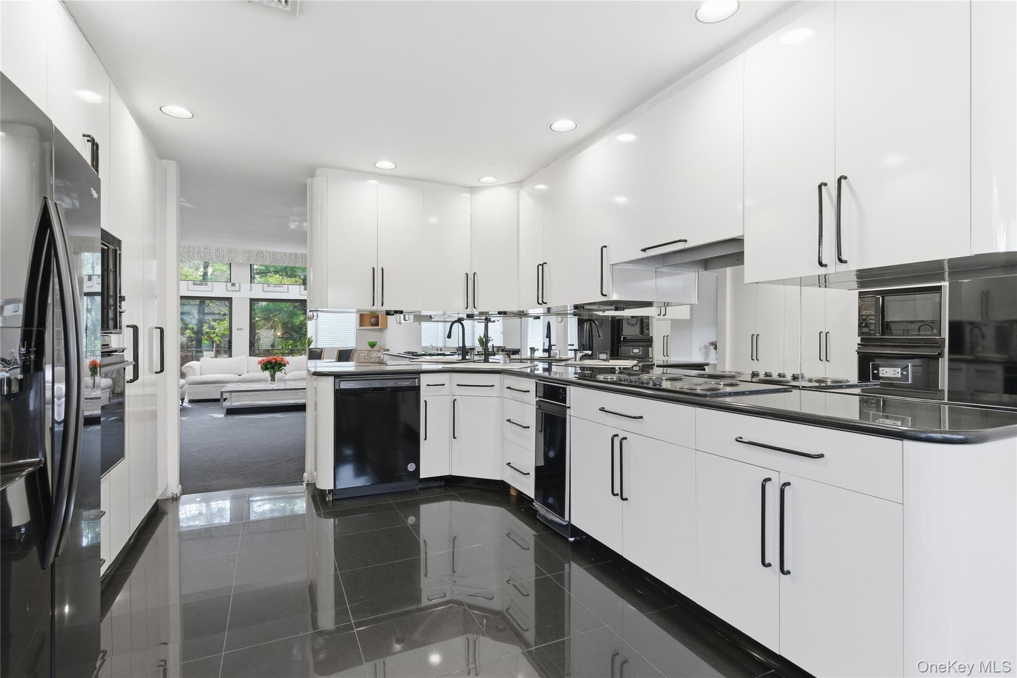 Condo Yale  Nassau County, NY 11030, MLS-979450-9