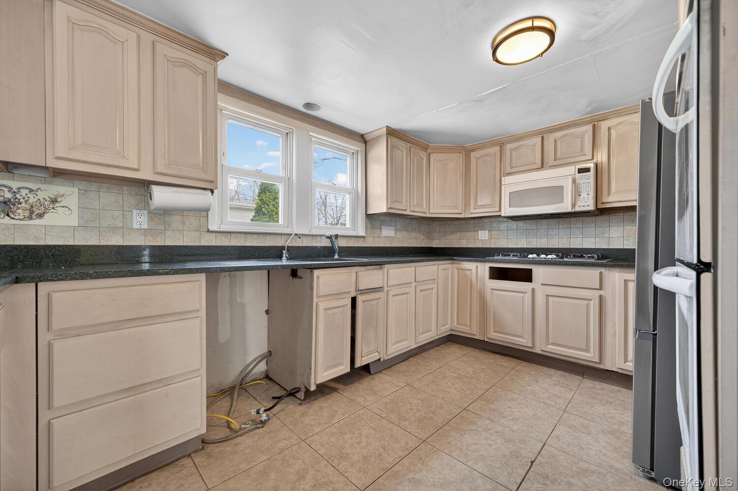 Single Family 8th  Suffolk County, NY 11746, MLS-979489-16