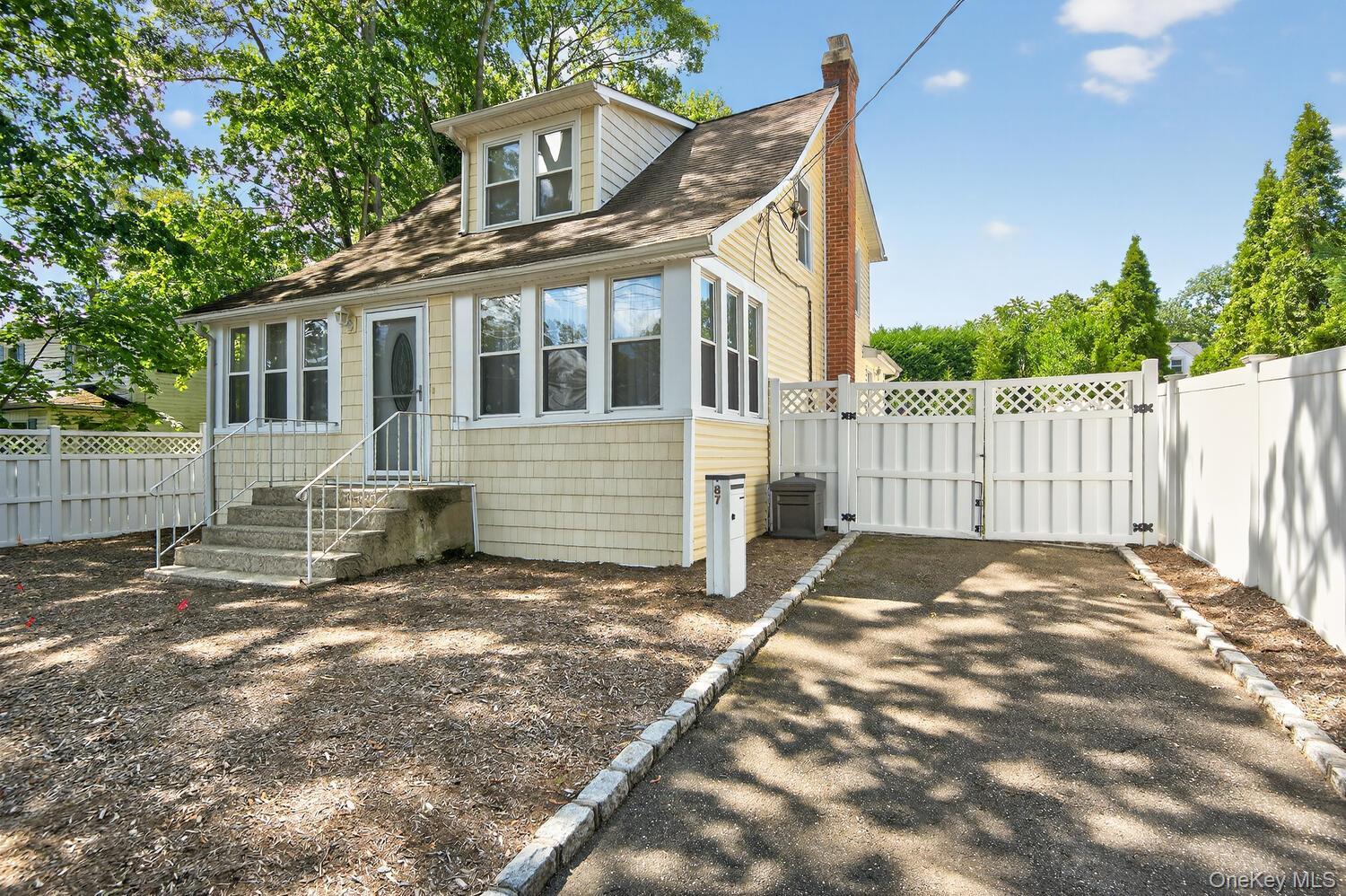 Single Family 8th  Suffolk County, NY 11746, MLS-979489-2