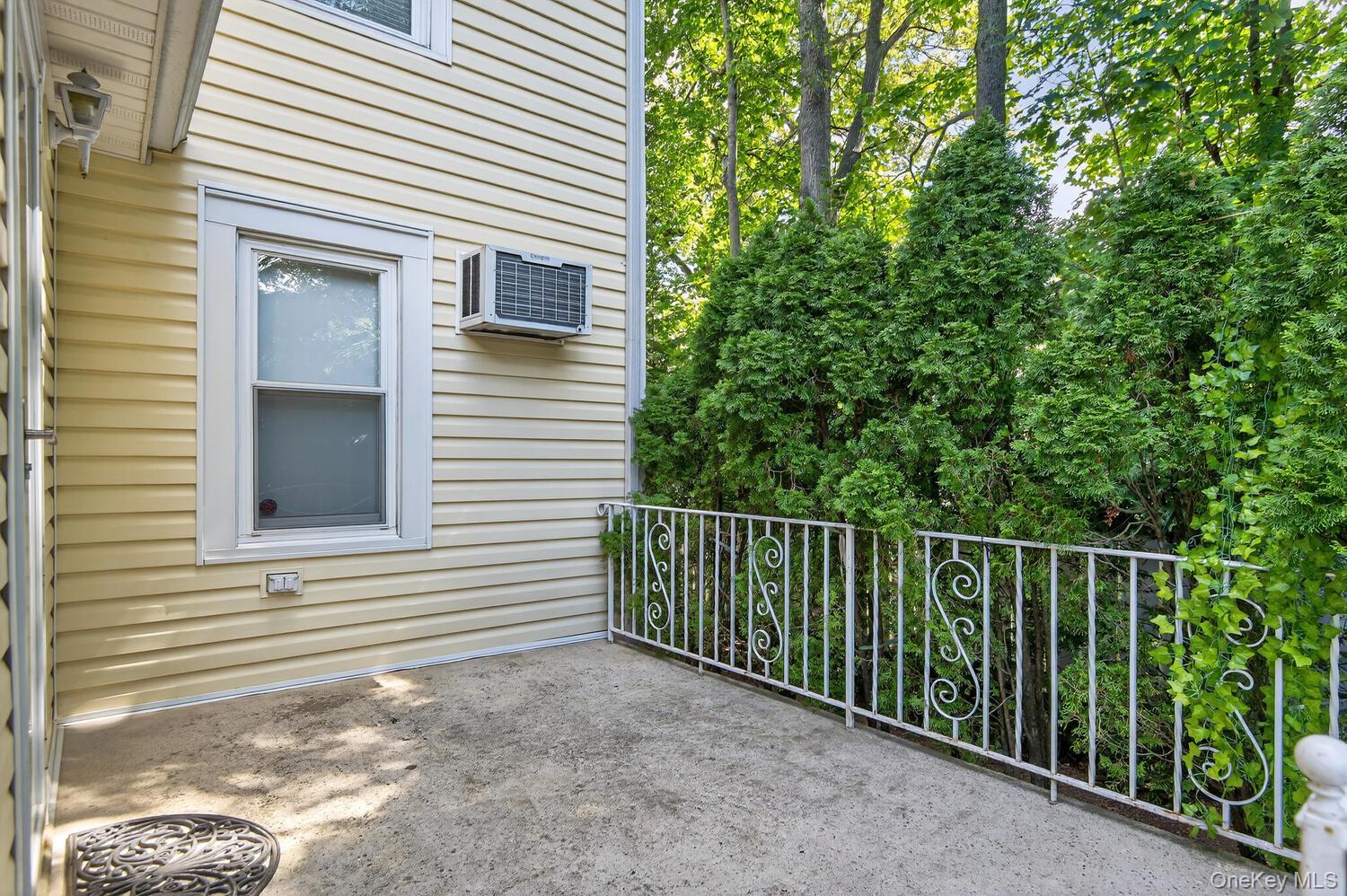 Single Family 8th  Suffolk County, NY 11746, MLS-979489-23