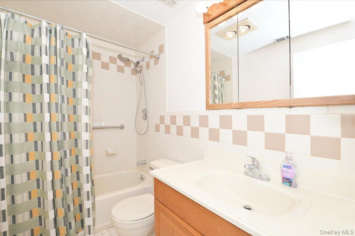 Condo Birchwood  Suffolk County, NY 11763, MLS-979511-16