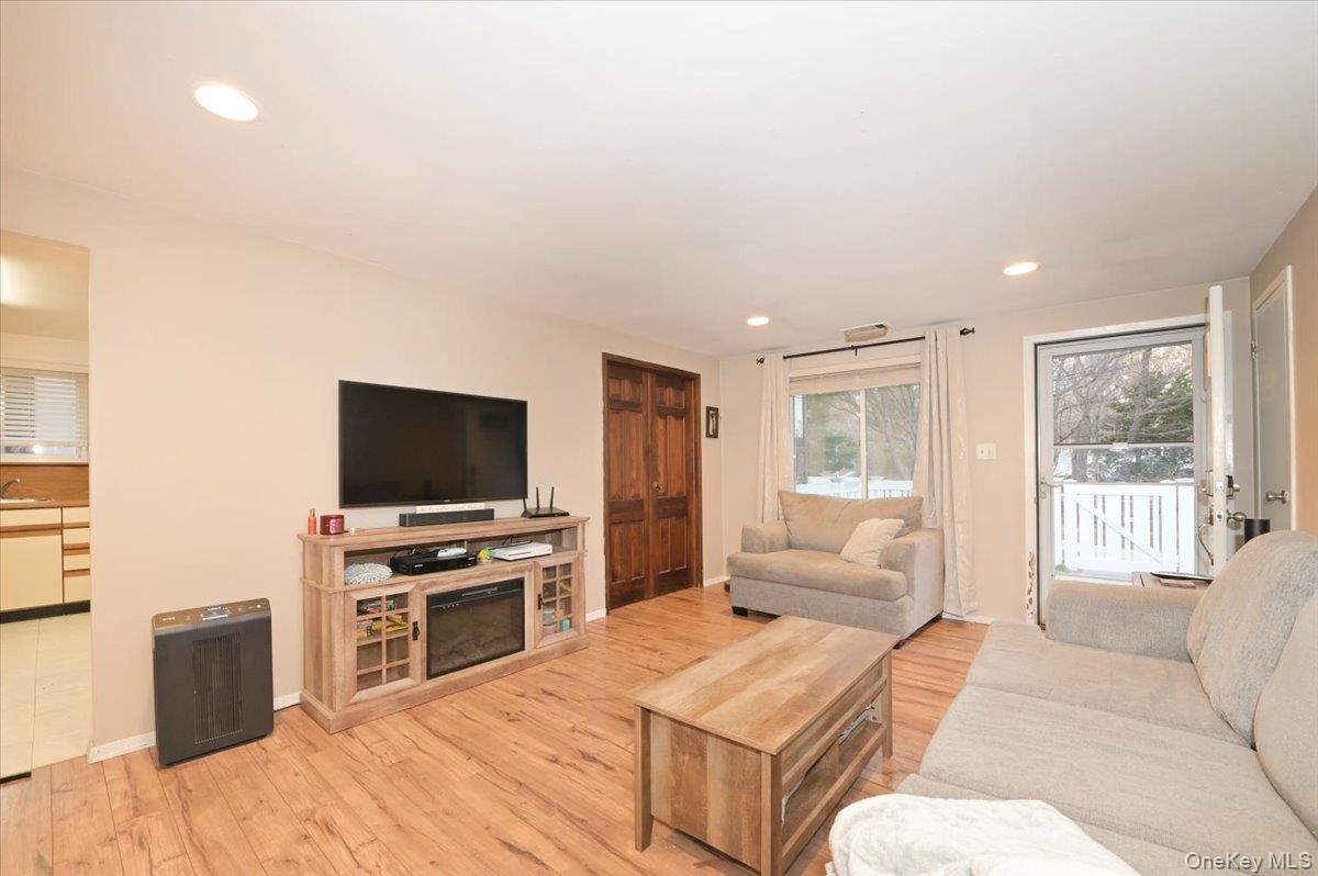 Condo Birchwood  Suffolk County, NY 11763, MLS-979511-7