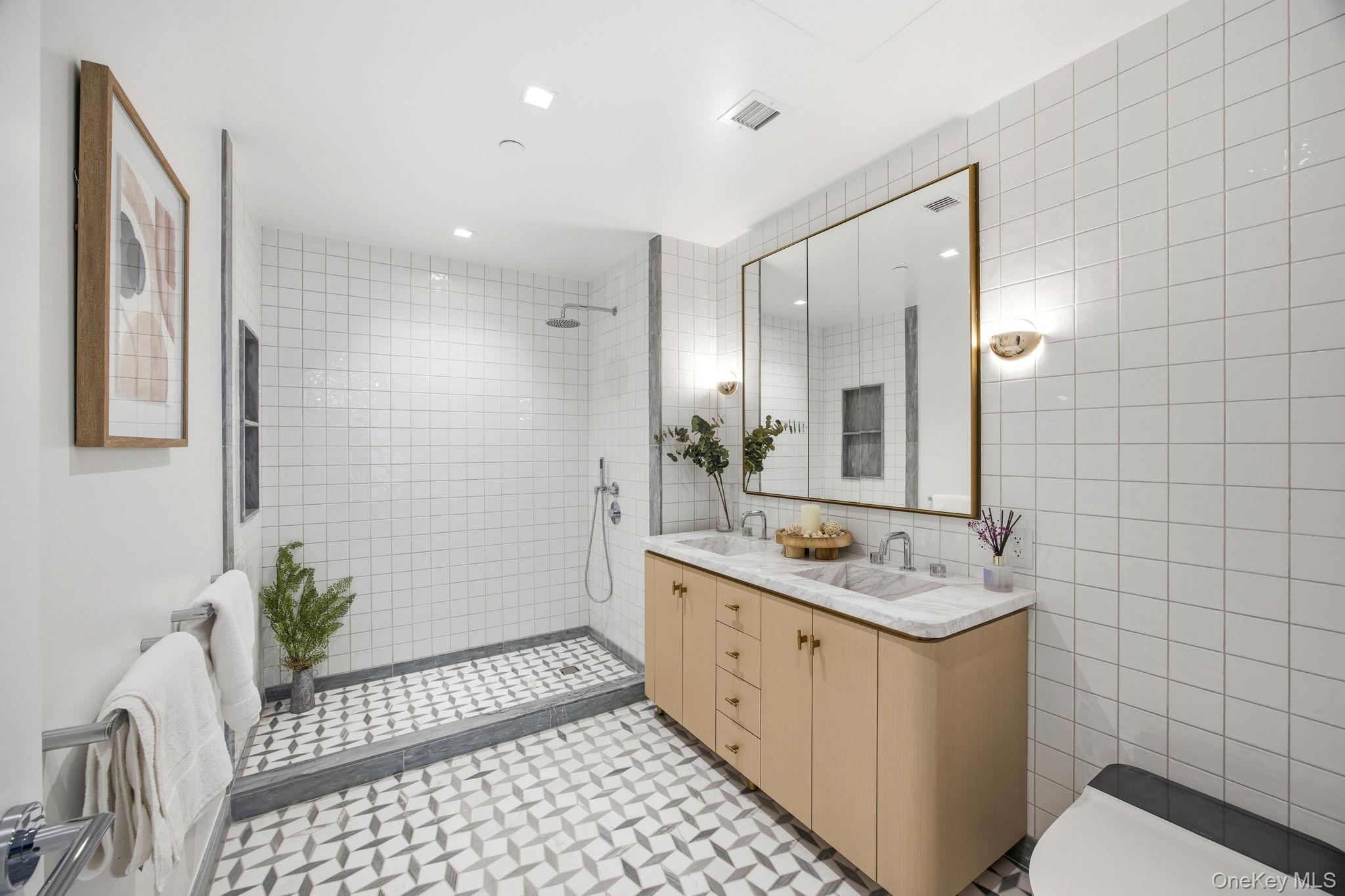 Condo Queens  Queens, NY 11101, MLS-979529-11