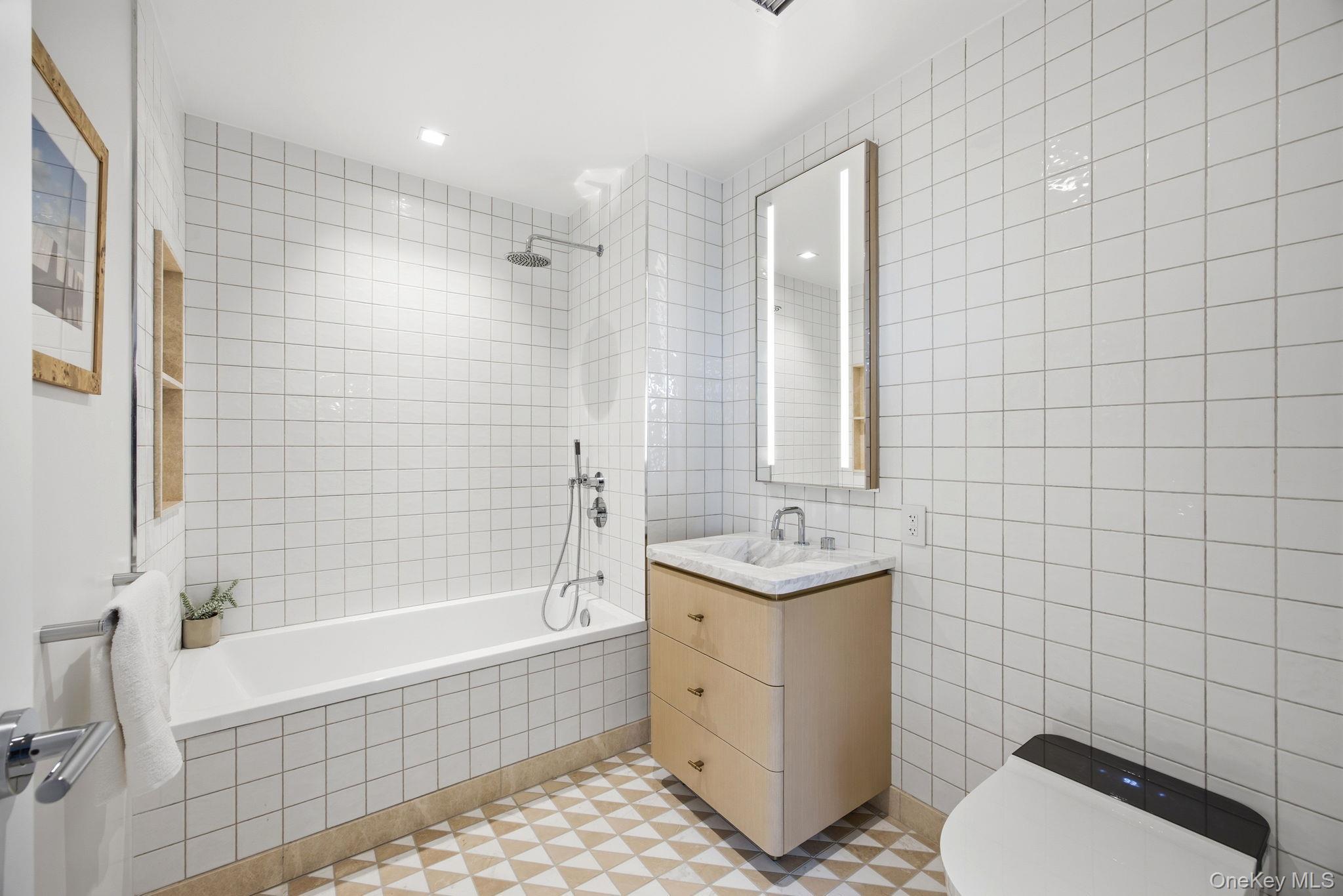 Condo Queens  Queens, NY 11101, MLS-979529-12