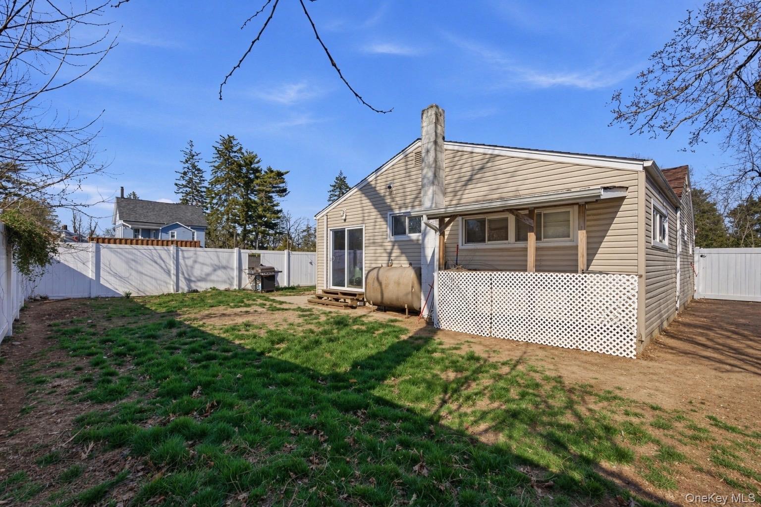 Single Family 4th  Suffolk County, NY 11717, MLS-979555-2