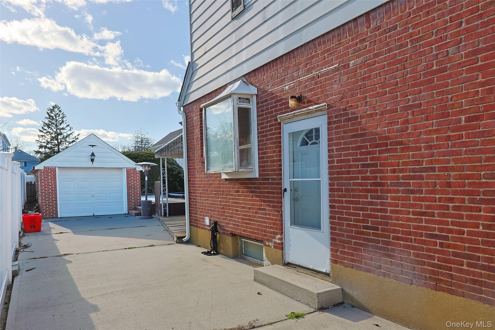 Single Family Spruce  Nassau County, NY 11552, MLS-979558-35