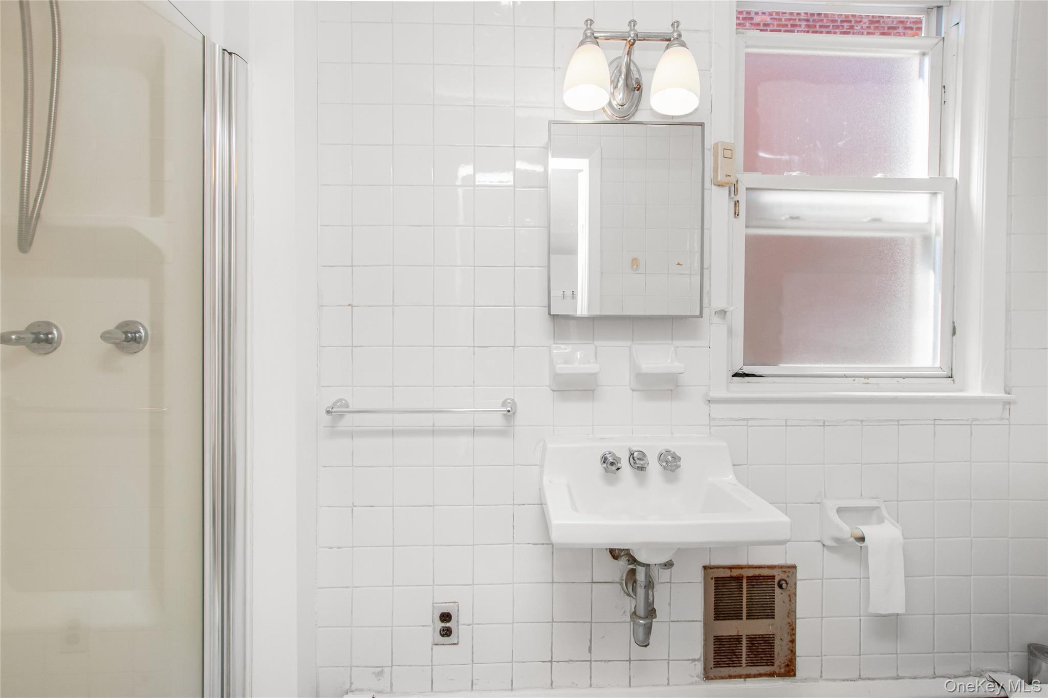 Single Family Netherland  Bronx, NY 10463, MLS-979561-20