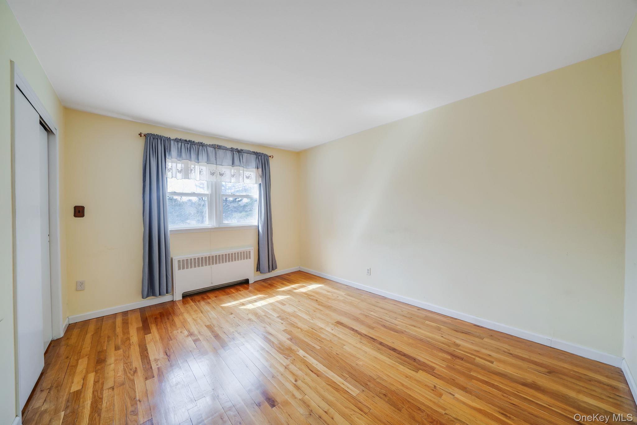 Single Family Woods  Suffolk County, NY 11703, MLS-979576-15