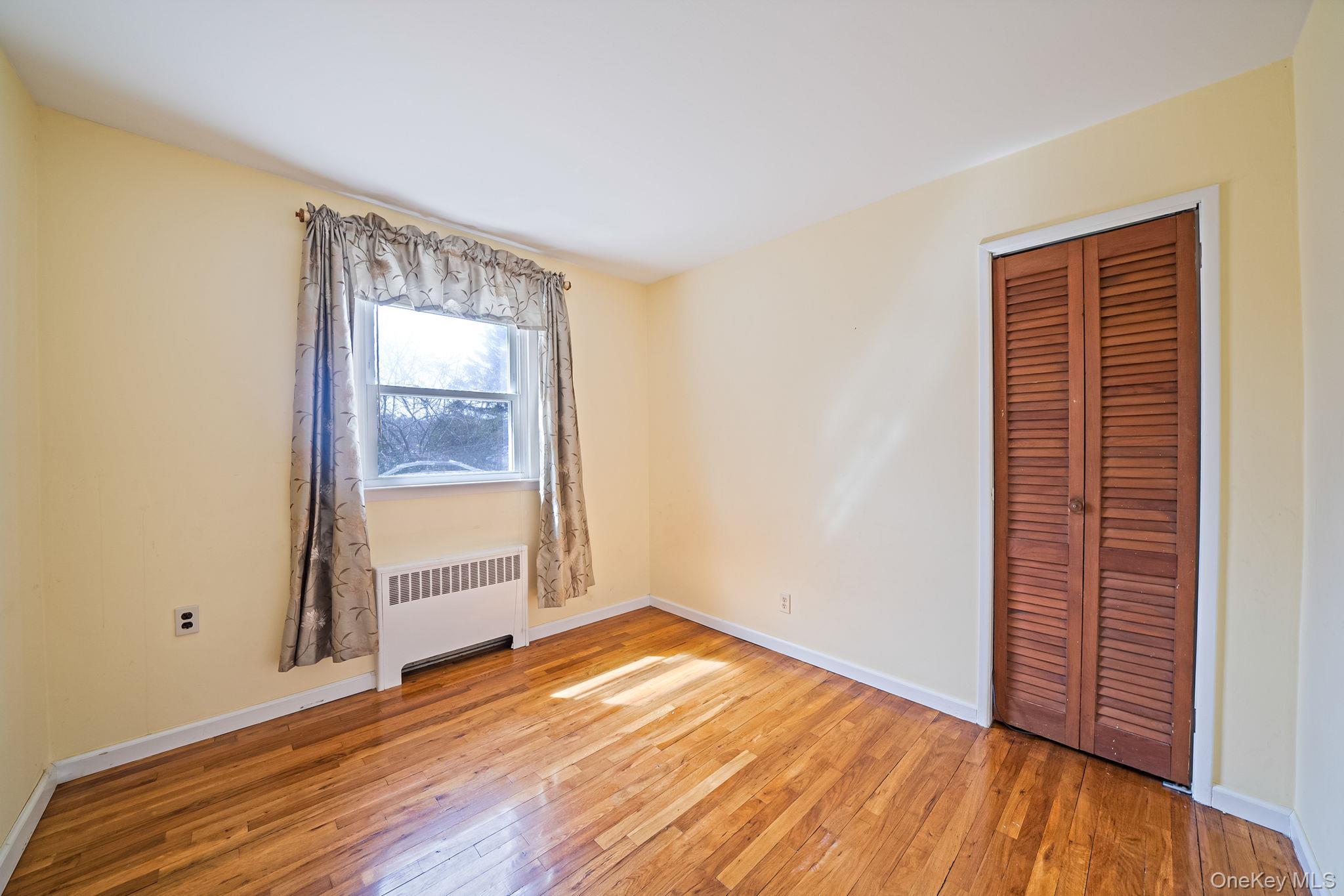 Single Family Woods  Suffolk County, NY 11703, MLS-979576-17