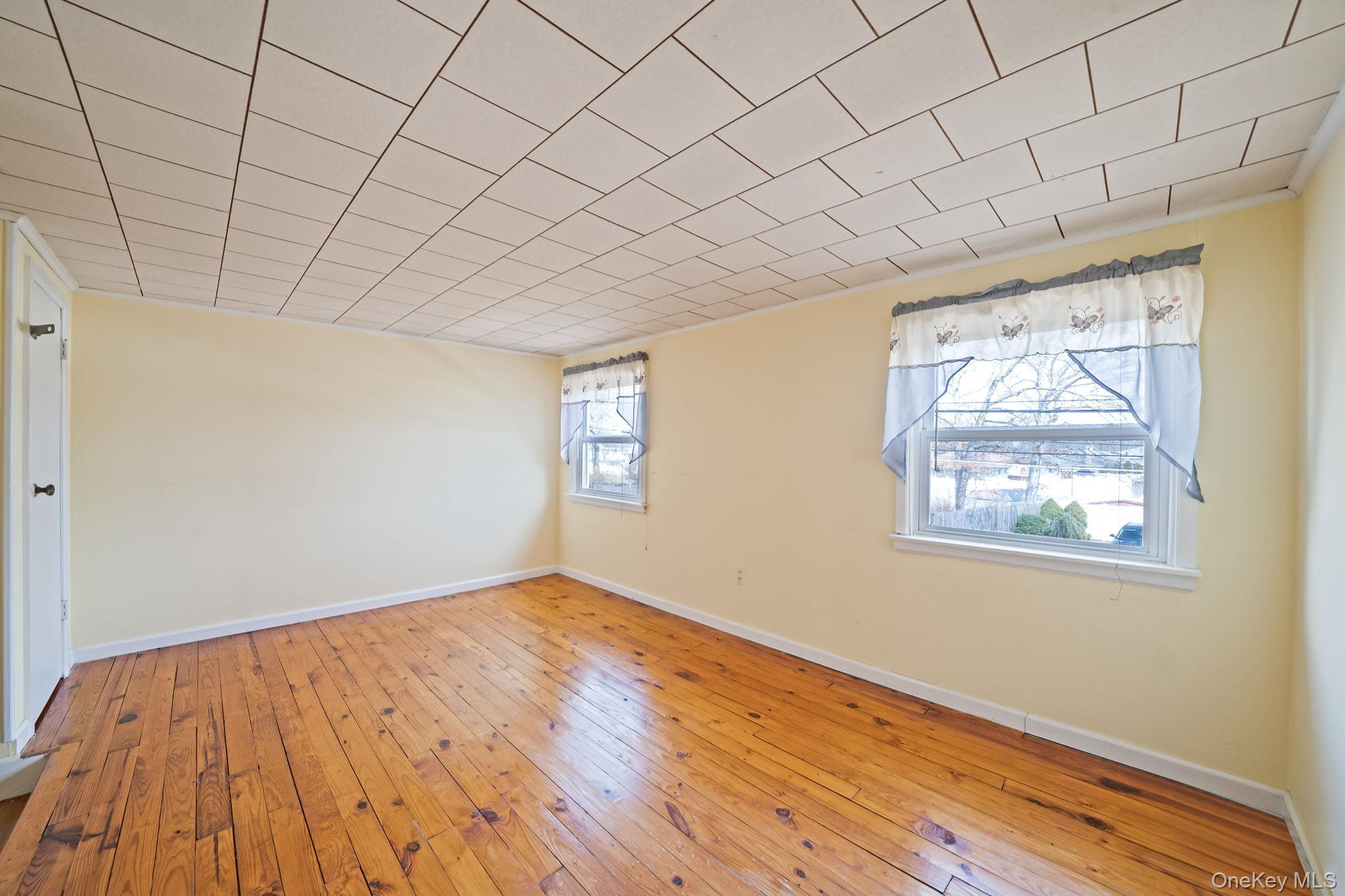 Single Family Woods  Suffolk County, NY 11703, MLS-979576-20