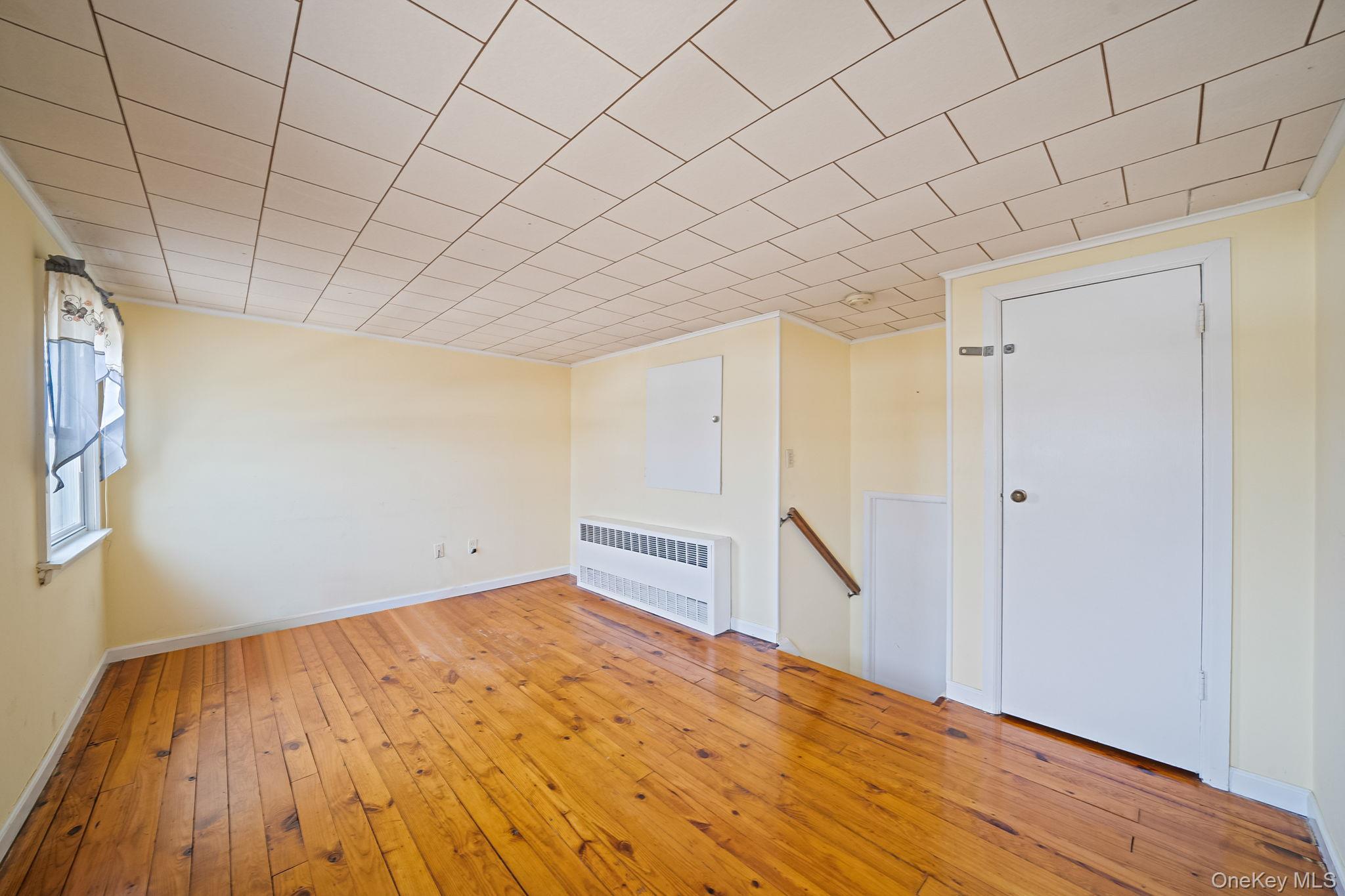 Single Family Woods  Suffolk County, NY 11703, MLS-979576-21