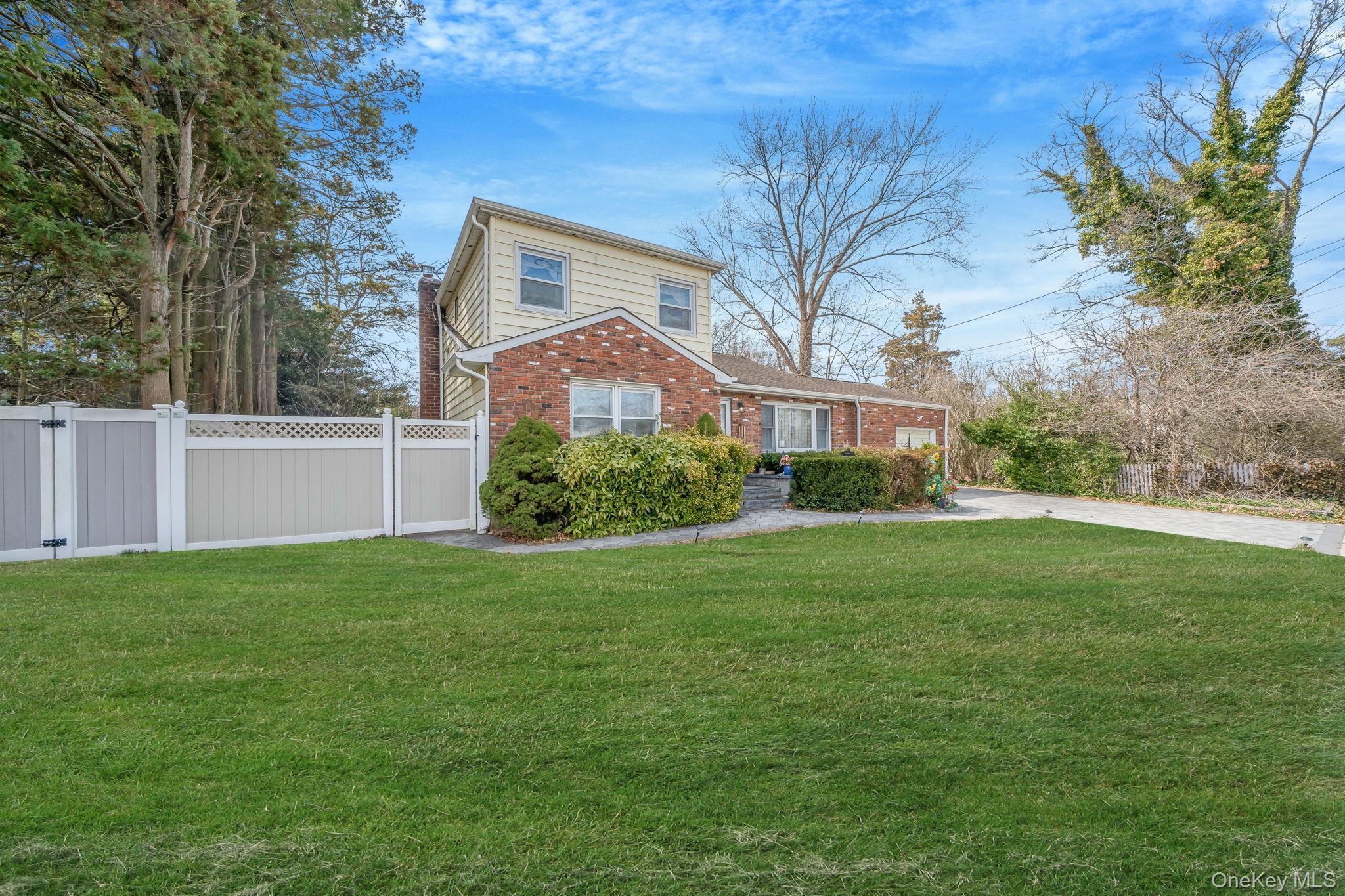 Single Family Woods  Suffolk County, NY 11703, MLS-979576-3