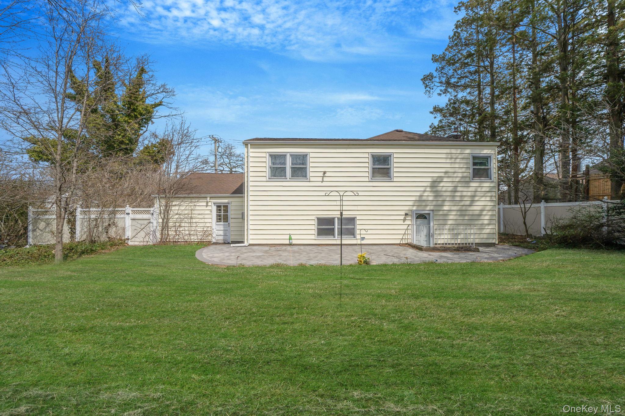 Single Family Woods  Suffolk County, NY 11703, MLS-979576-4