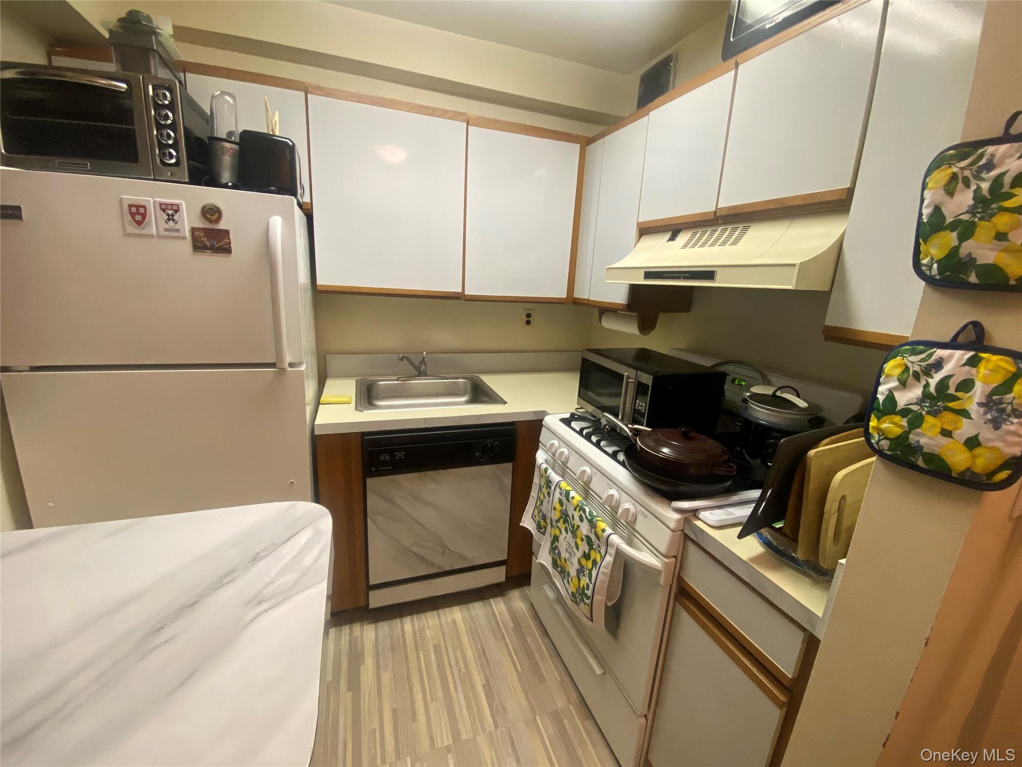 Coop Guy Lombardo  Nassau County, NY 11520, MLS-979594-15