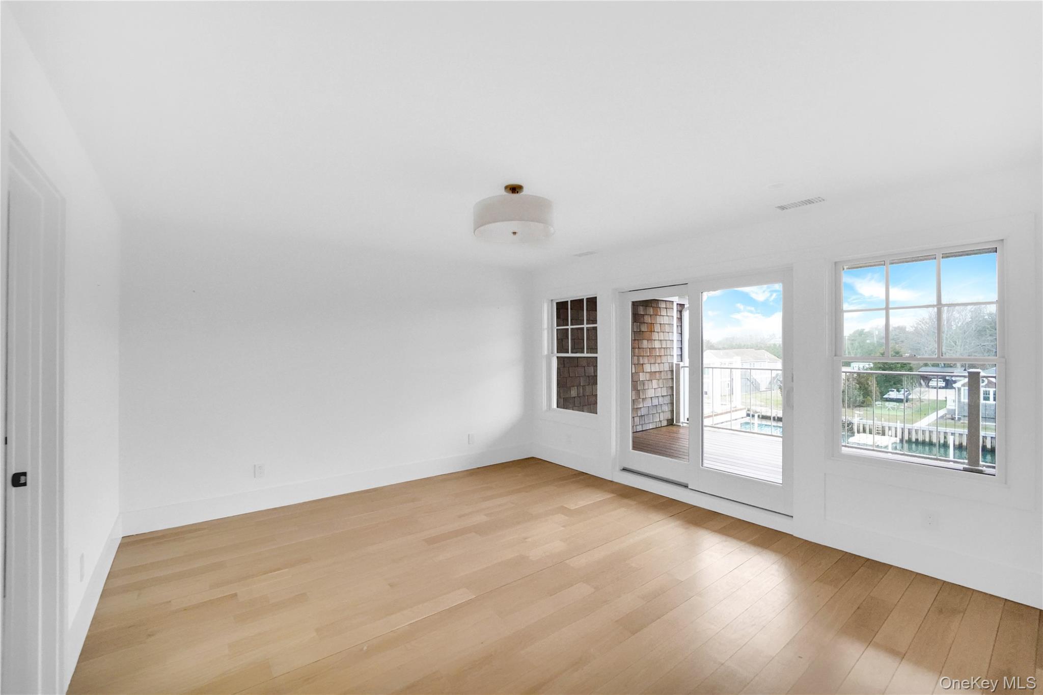 Condo Foster Suffolk County, NY 11946, MLS-979615-11