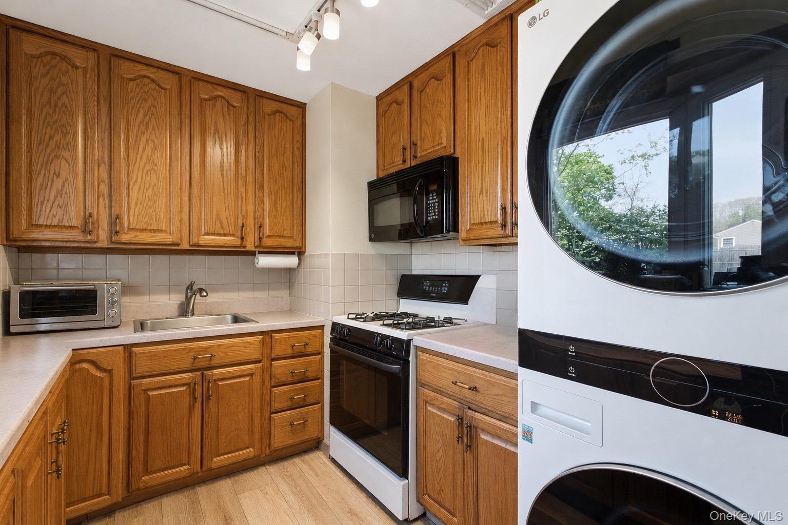 Single Family Howells Road Suffolk County, NY 11706, MLS-979652-6