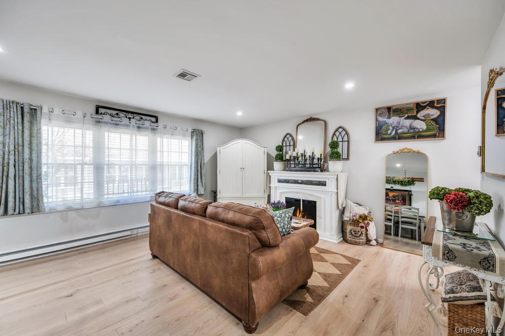 Condo Newcastle  Suffolk County, NY 11961, MLS-979670-11