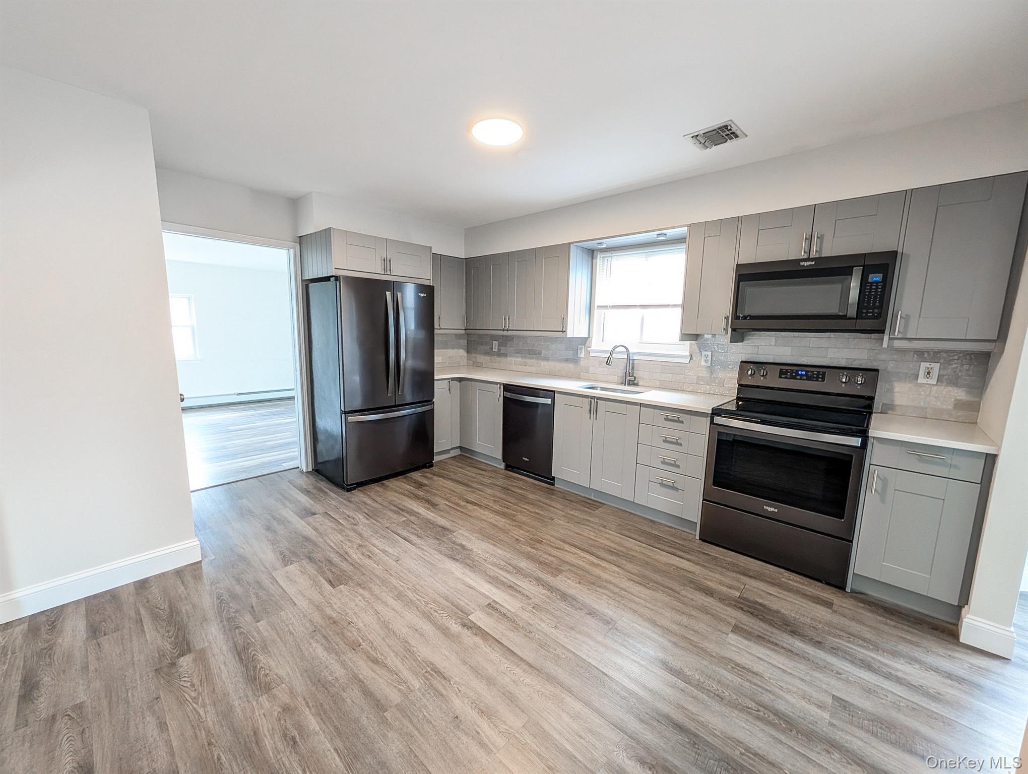 Single Family Lama  Suffolk County, NY 11967, MLS-979748-4