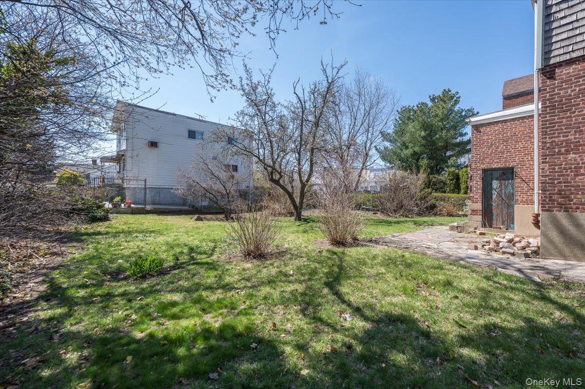 Single Family Miles  Bronx, NY 10465, MLS-979753-26