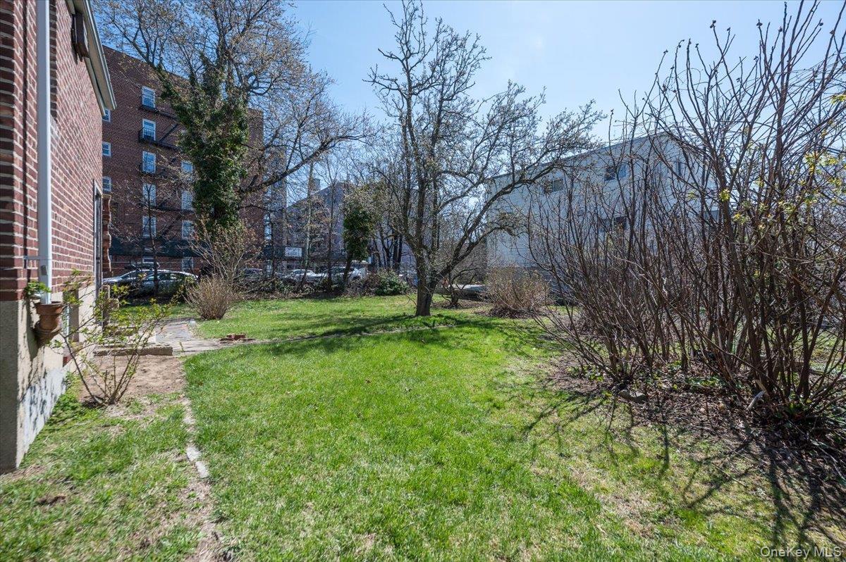 Single Family Miles  Bronx, NY 10465, MLS-979753-28