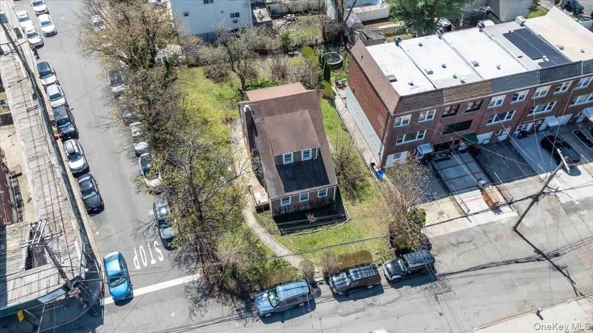 Single Family Miles  Bronx, NY 10465, MLS-979753-33