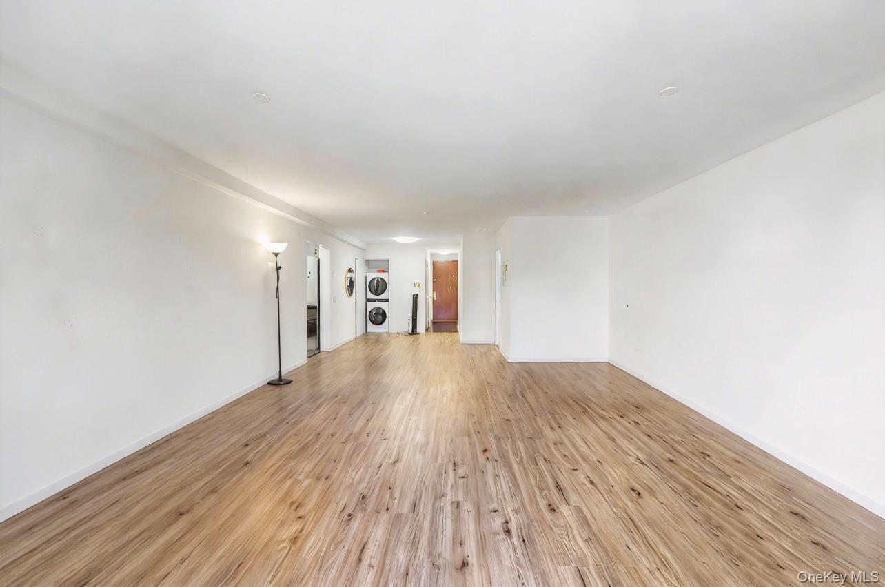 Condo Great Neck  Nassau County, NY 11021, MLS-979793-10