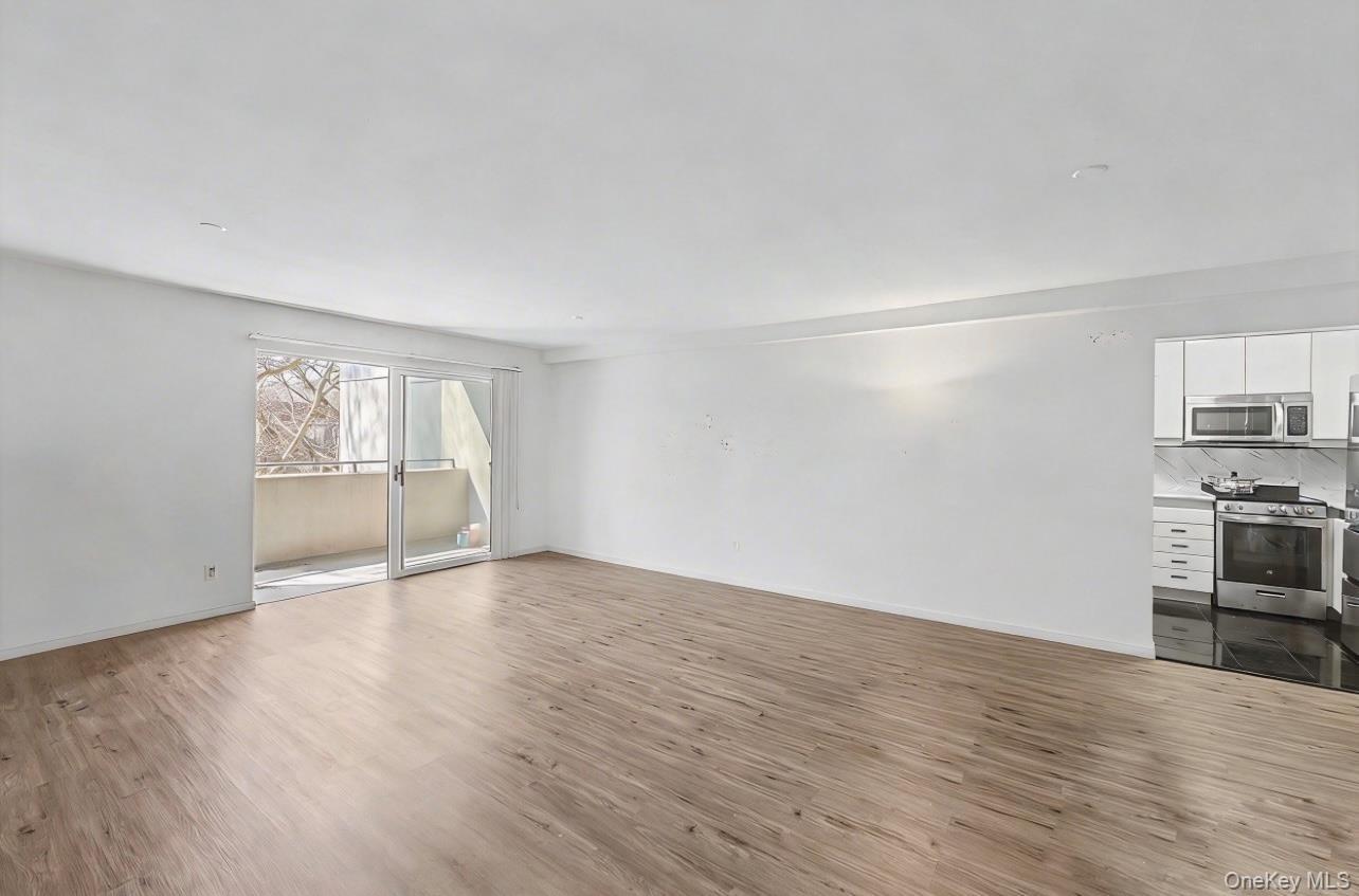 Condo Great Neck  Nassau County, NY 11021, MLS-979793-11