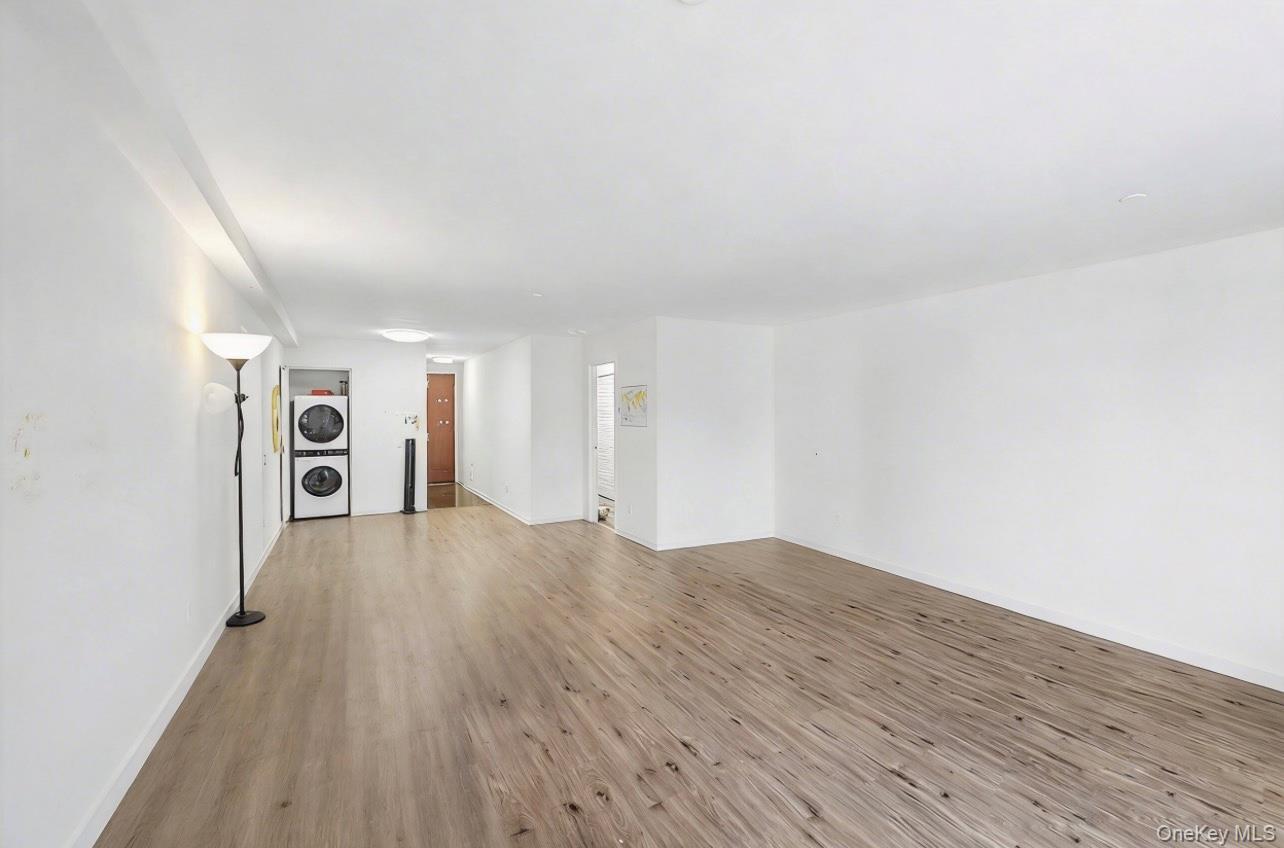 Condo Great Neck  Nassau County, NY 11021, MLS-979793-12