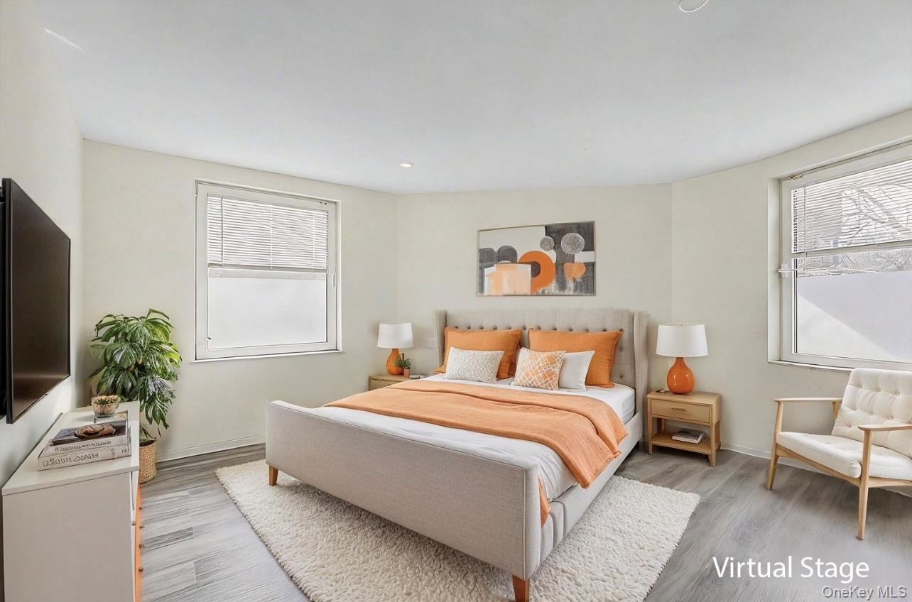 Condo Great Neck  Nassau County, NY 11021, MLS-979793-16