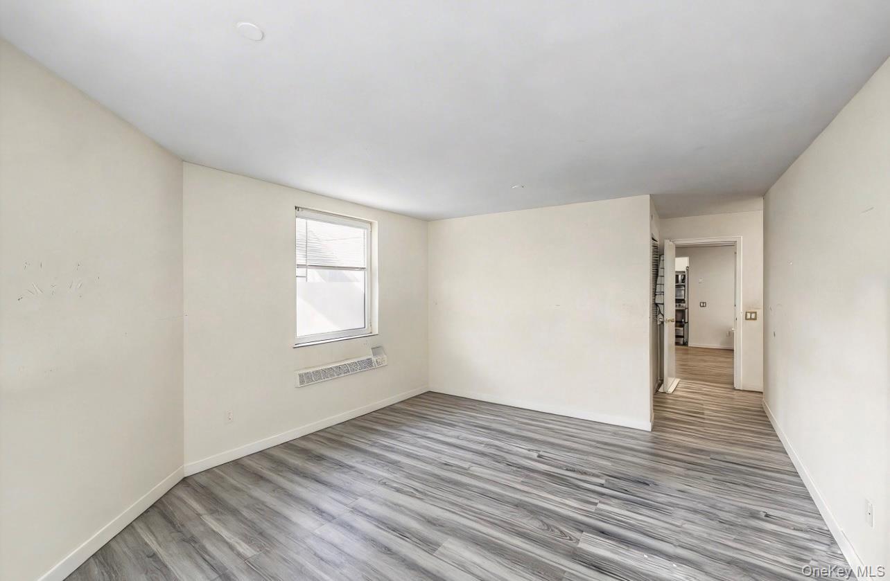 Condo Great Neck  Nassau County, NY 11021, MLS-979793-18