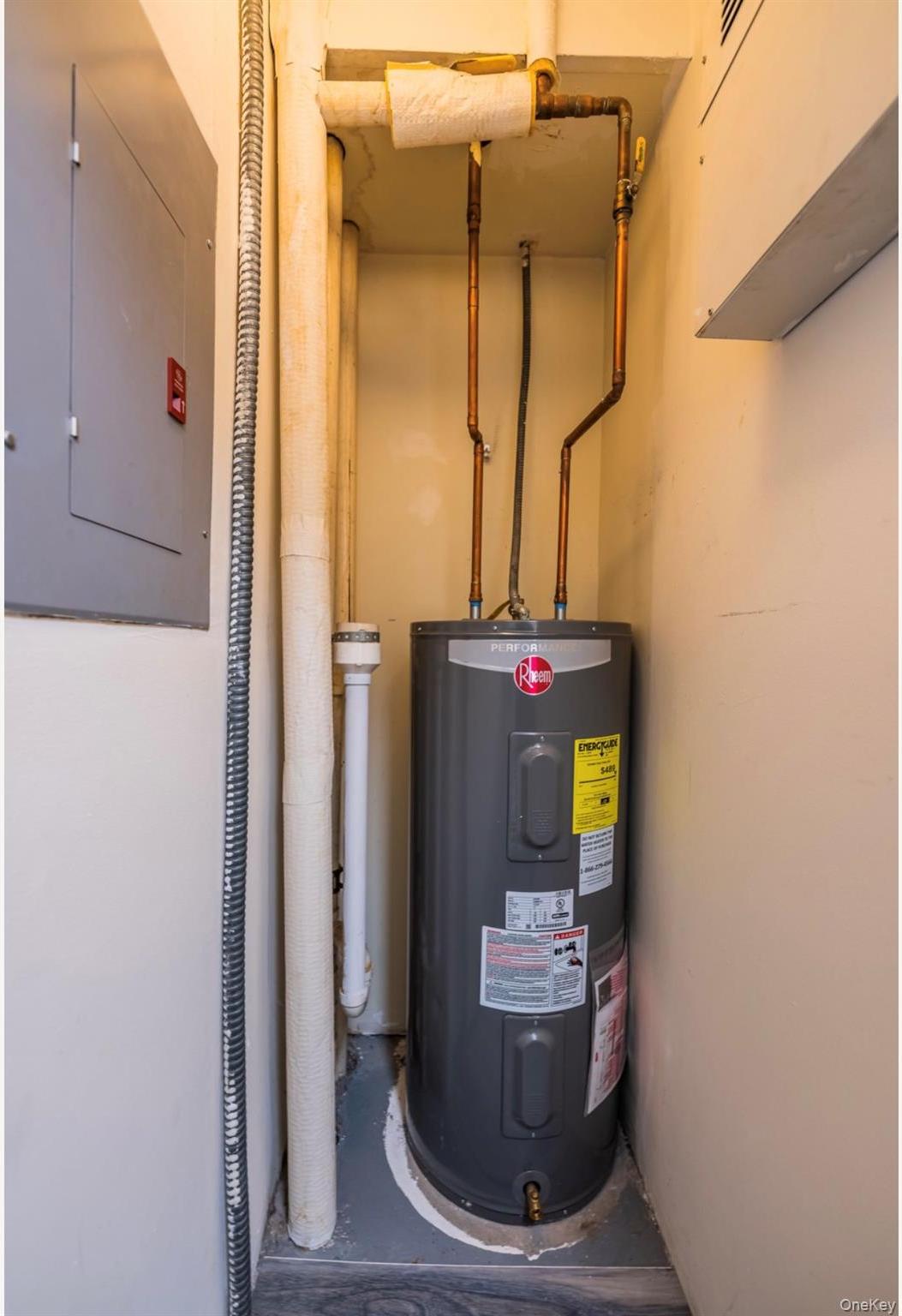 Condo Great Neck  Nassau County, NY 11021, MLS-979793-25