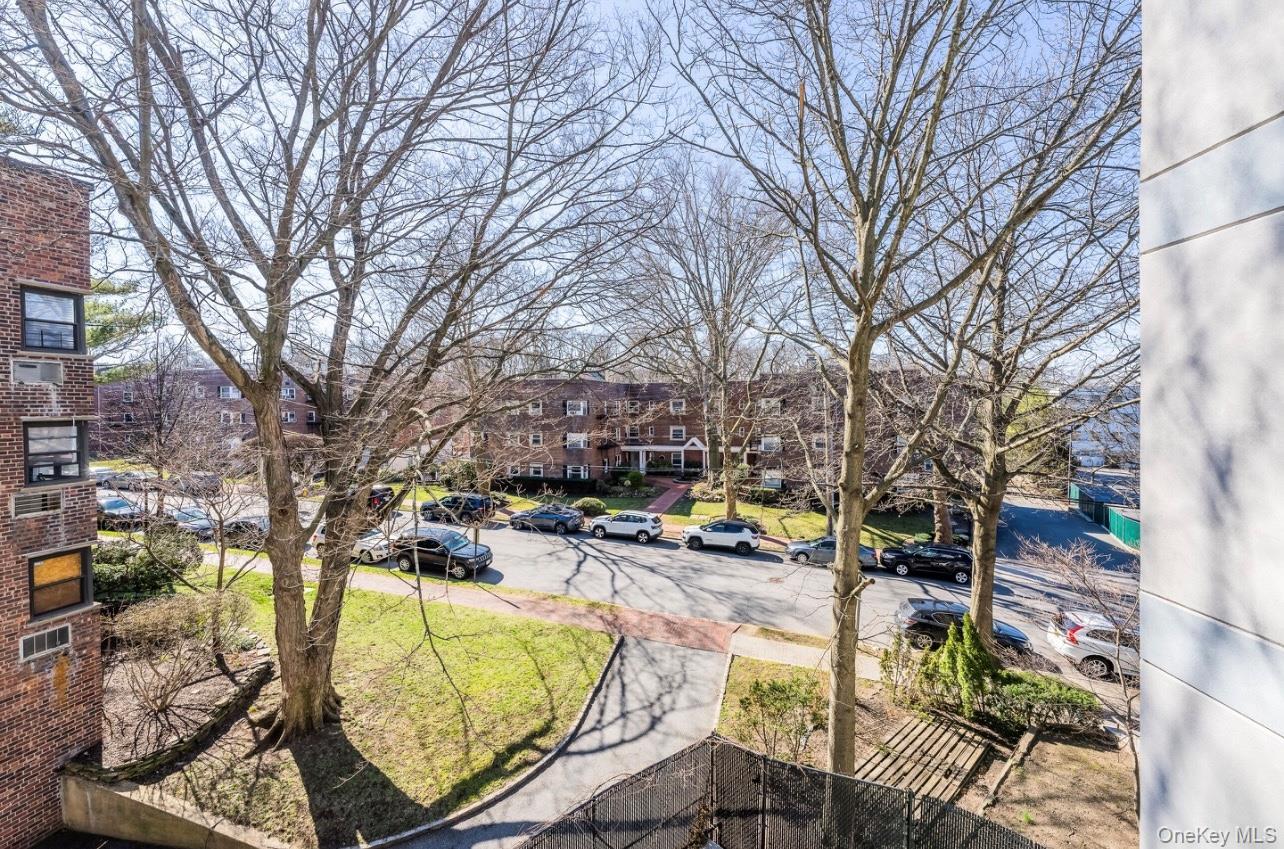 Condo Great Neck  Nassau County, NY 11021, MLS-979793-26