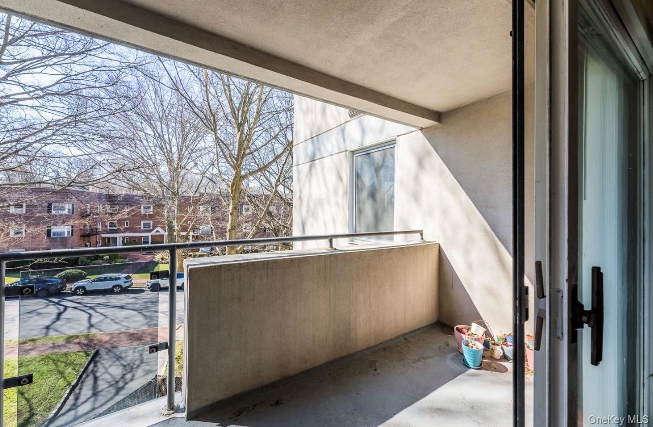 Condo Great Neck  Nassau County, NY 11021, MLS-979793-27