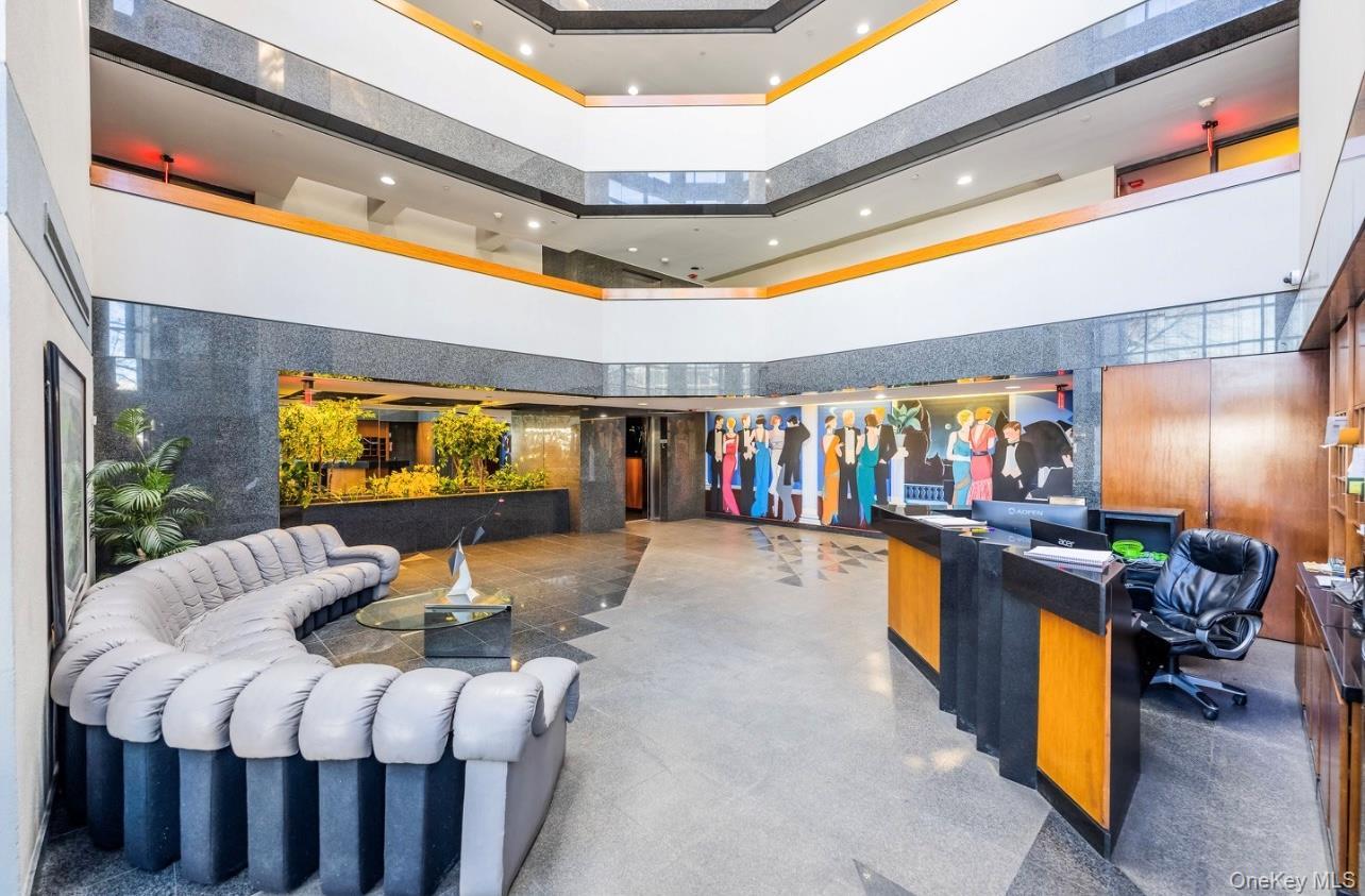 Condo Great Neck  Nassau County, NY 11021, MLS-979793-3