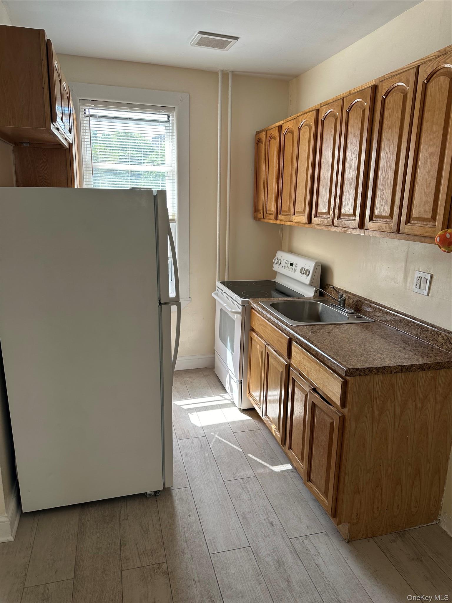 Single Family 211th  Bronx, NY 10467, MLS-979806-3