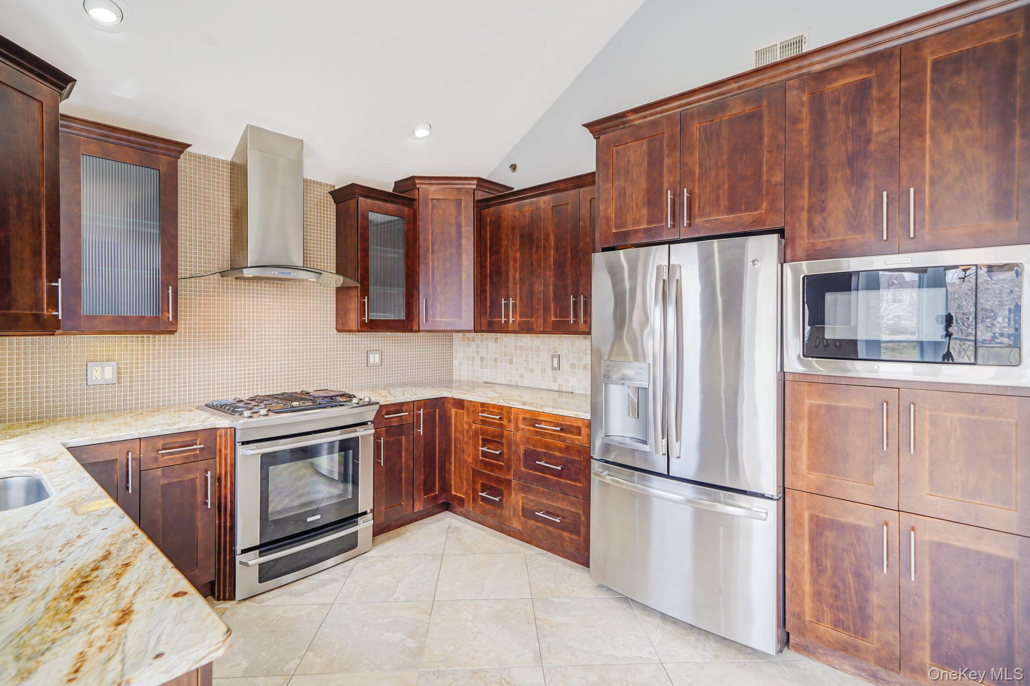 Condo Nicole Suffolk County, NY 11776, MLS-979827-10