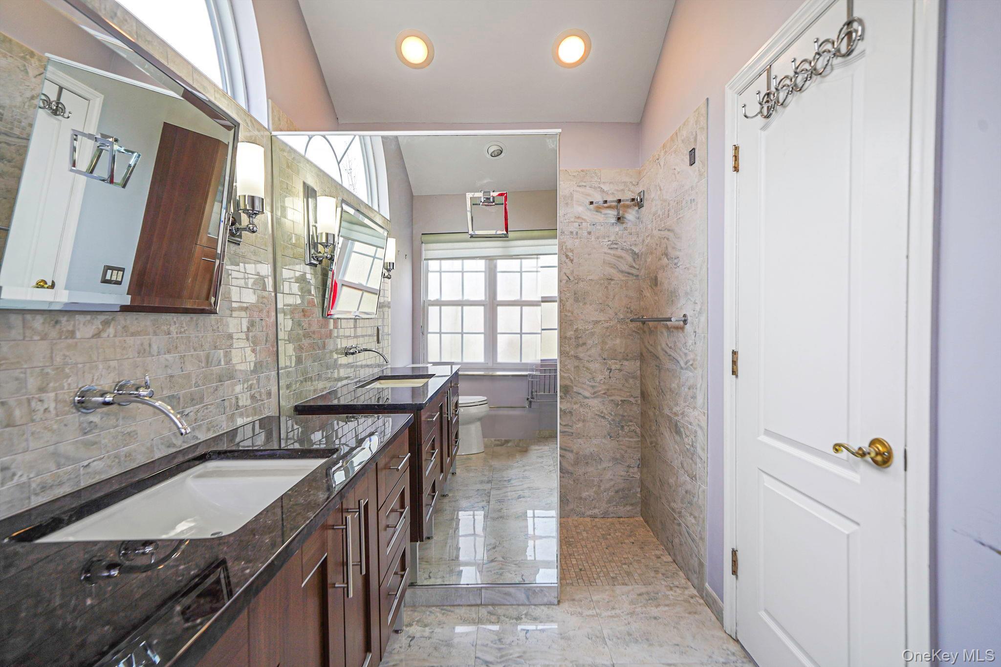 Condo Nicole Suffolk County, NY 11776, MLS-979827-21