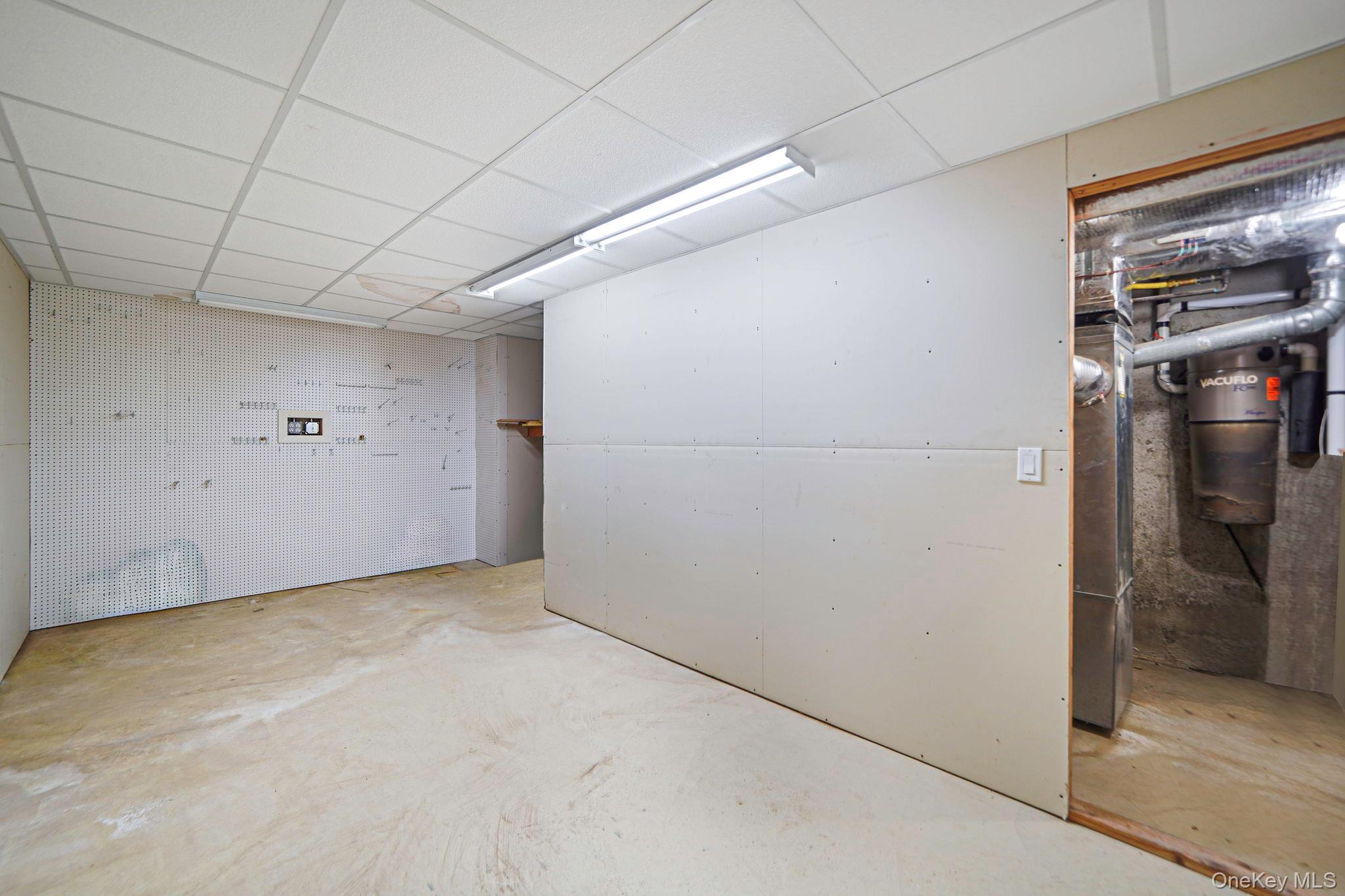 Condo Nicole Suffolk County, NY 11776, MLS-979827-47